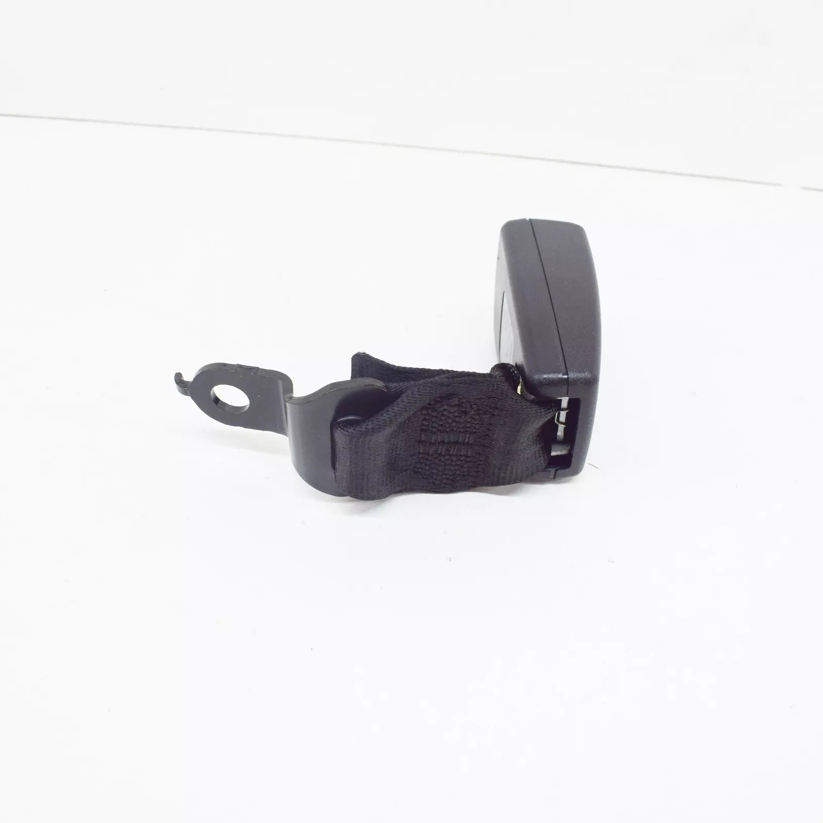NEW VOLKSWAGEN TOURAN 1T REAR SEAT BELT LATCH 1T0857753DQVZ