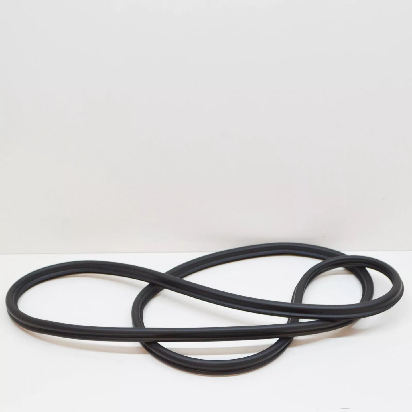 NEW AUDI TT 8J COUPE REAR LID SEAL 8J8827705A