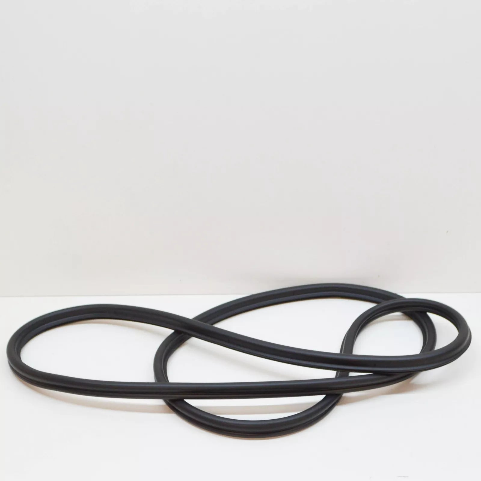 NEW AUDI TT 8J COUPE REAR LID SEAL 8J8827705A