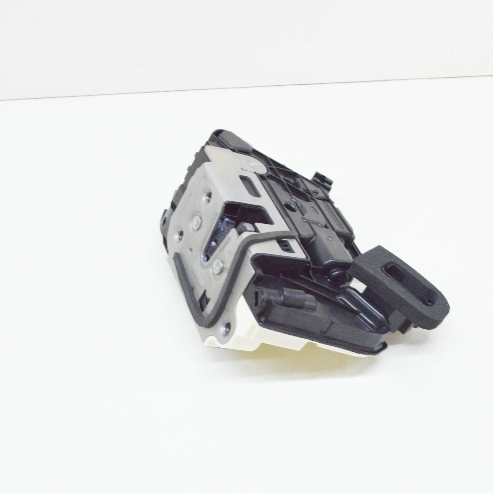 NEW VOLKSWAGEN JETTA MK6 FRONT RIGHT DOOR LOCK LHD 5K1837016J ORIGINAL