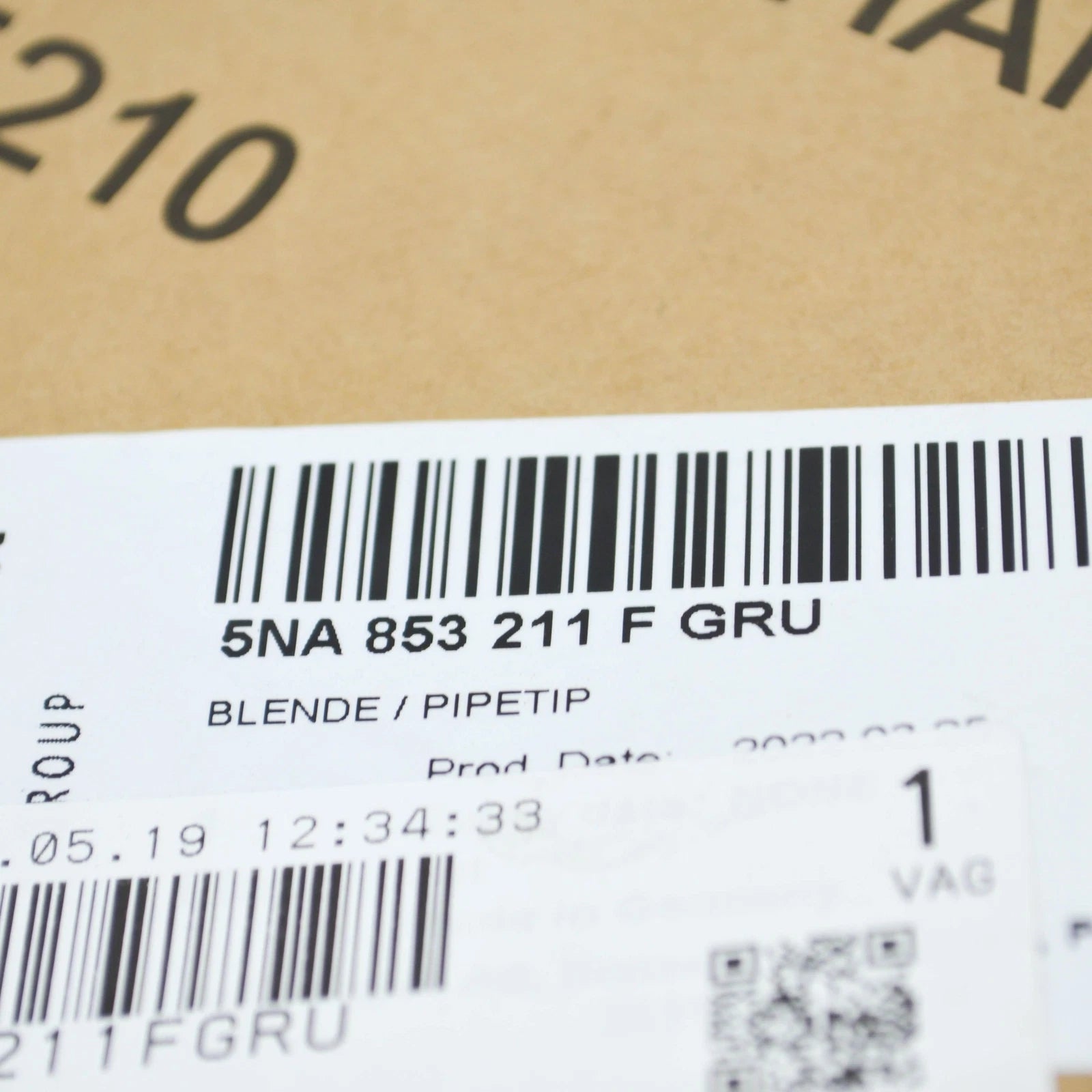 NEW VW TIGUAN AD FRONT BUMPER CENTER VENT GRILLE TRIM 5NA853211FGRU