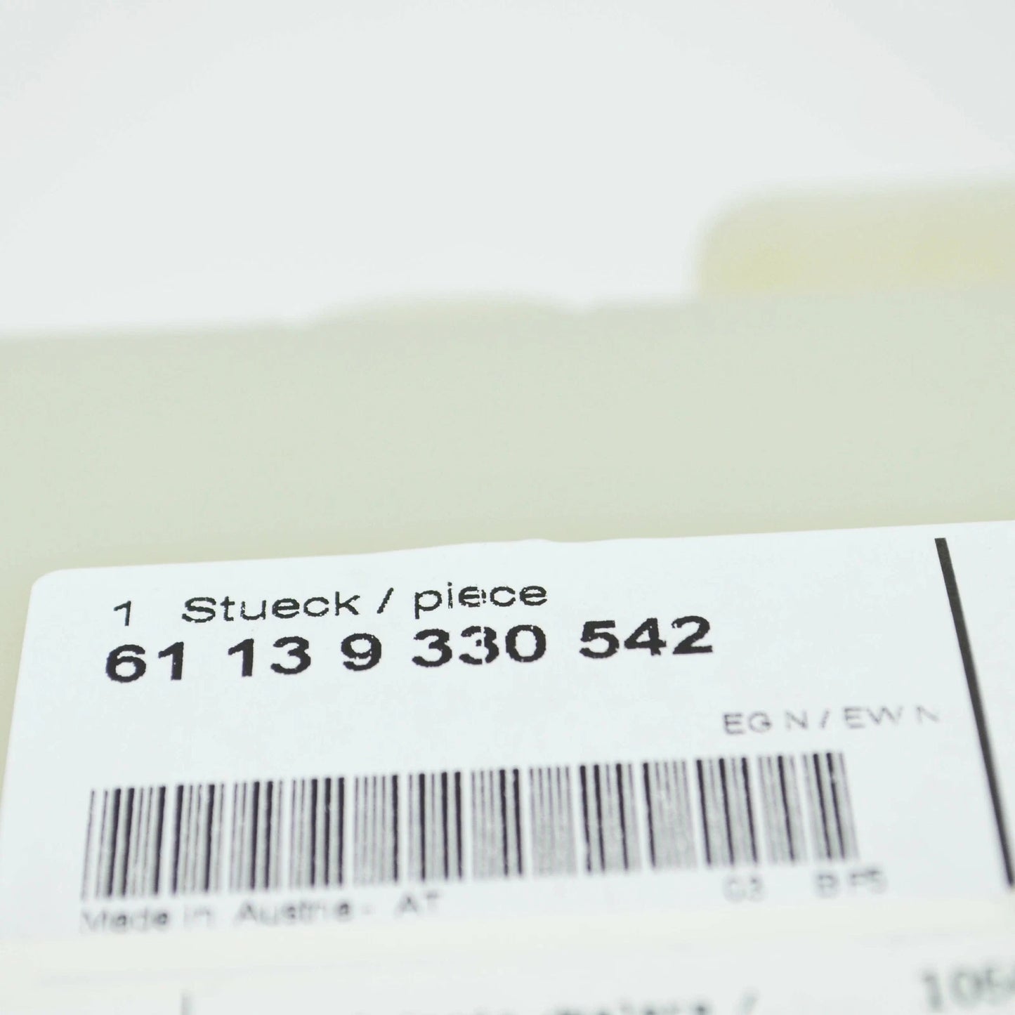 NEW BMW 5 G30 FUSE BOX COVER HOLDER 61139330542 ORIGINAL