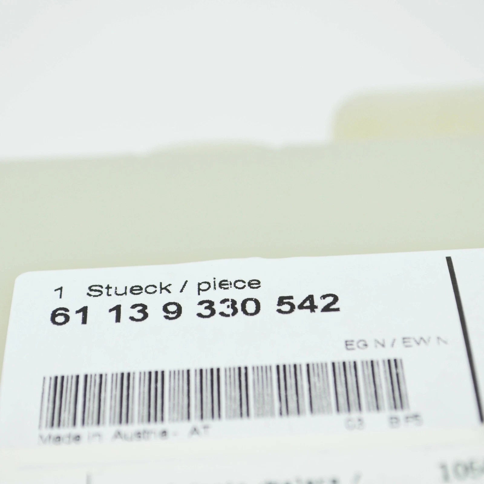 NEW BMW 5 G30 FUSE BOX COVER HOLDER 61139330542 ORIGINAL