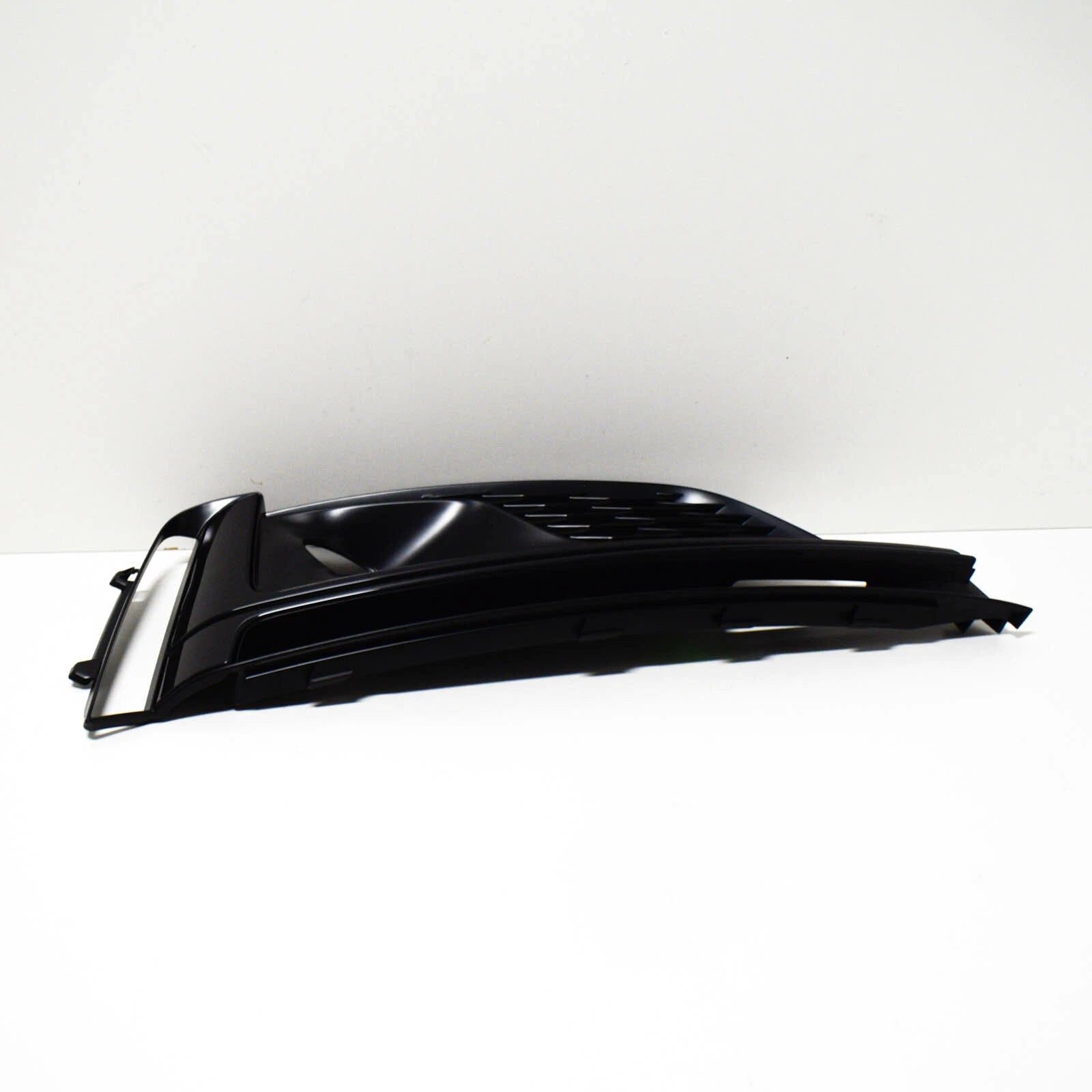 NEW AUDI A5 S5 8W6 FRONT RIGHT BUMPER AIR GUIDE GRILLE 8W6807682LFUQ GENUINE