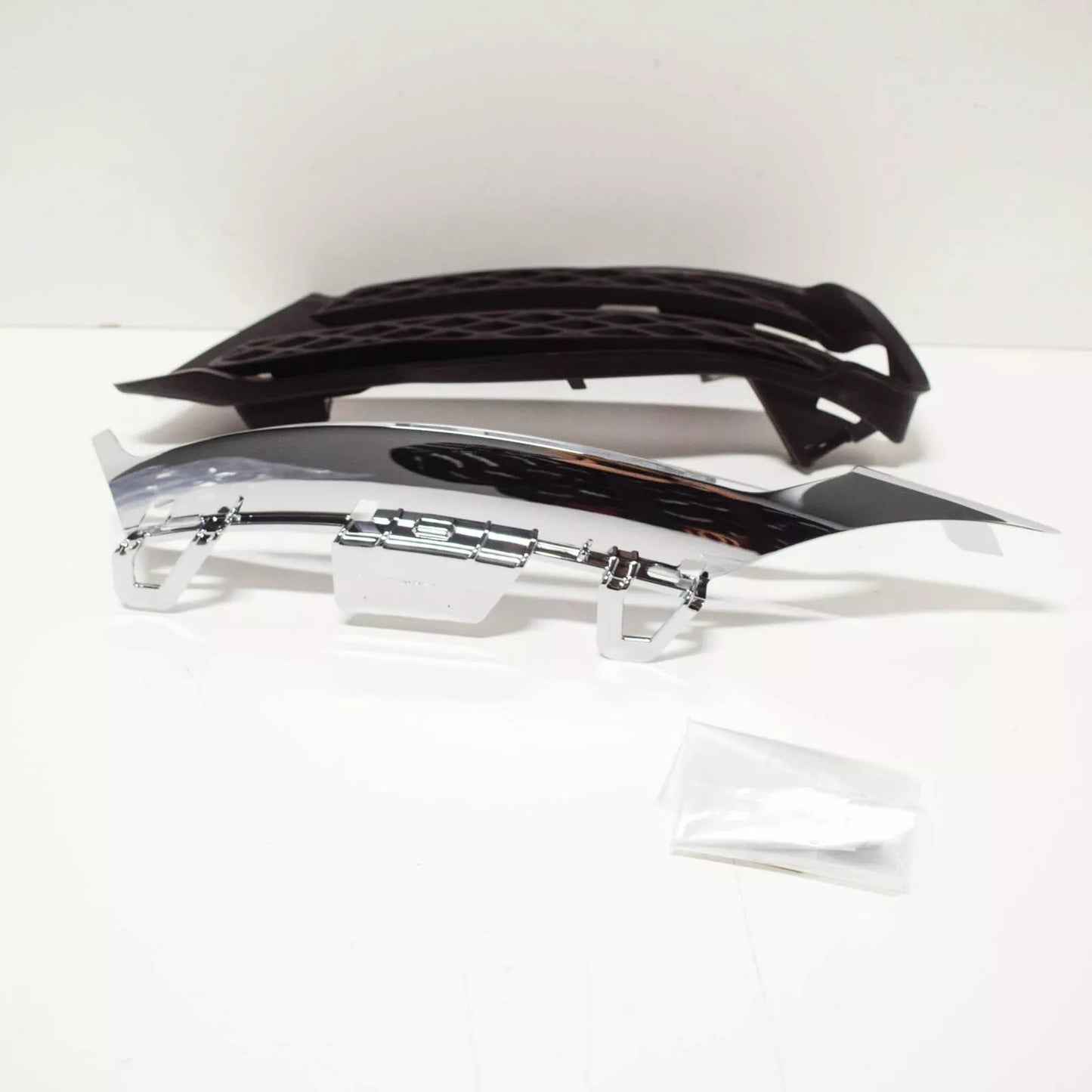 NEW MERCEDES-BENZ C W204 FRONT LEFT BUMPER GRILLE A2048802724 ORIGINAL