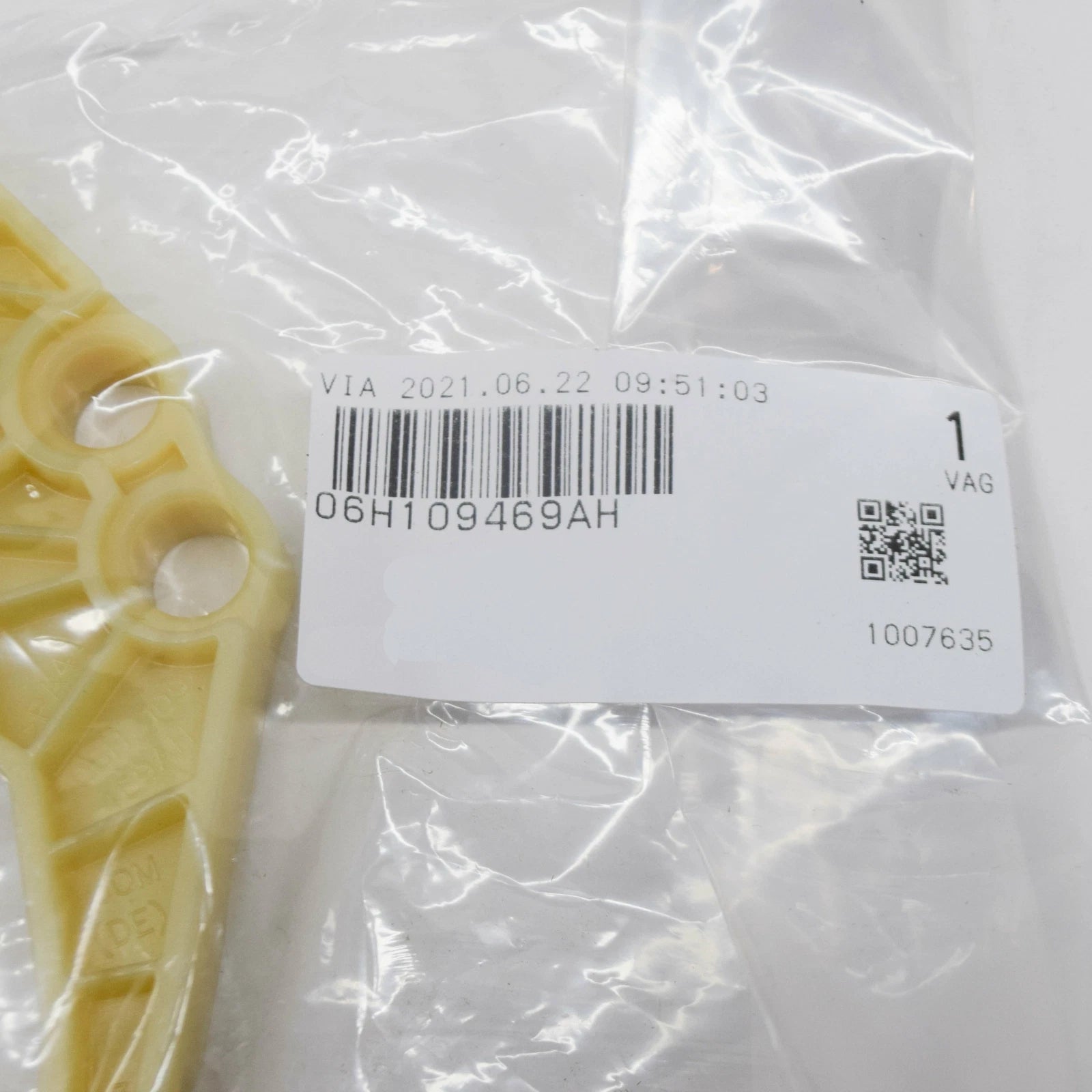 NEW AUDI A3 8P TIMING CHAIN GUIDE 06H109469AH ORIGINAL