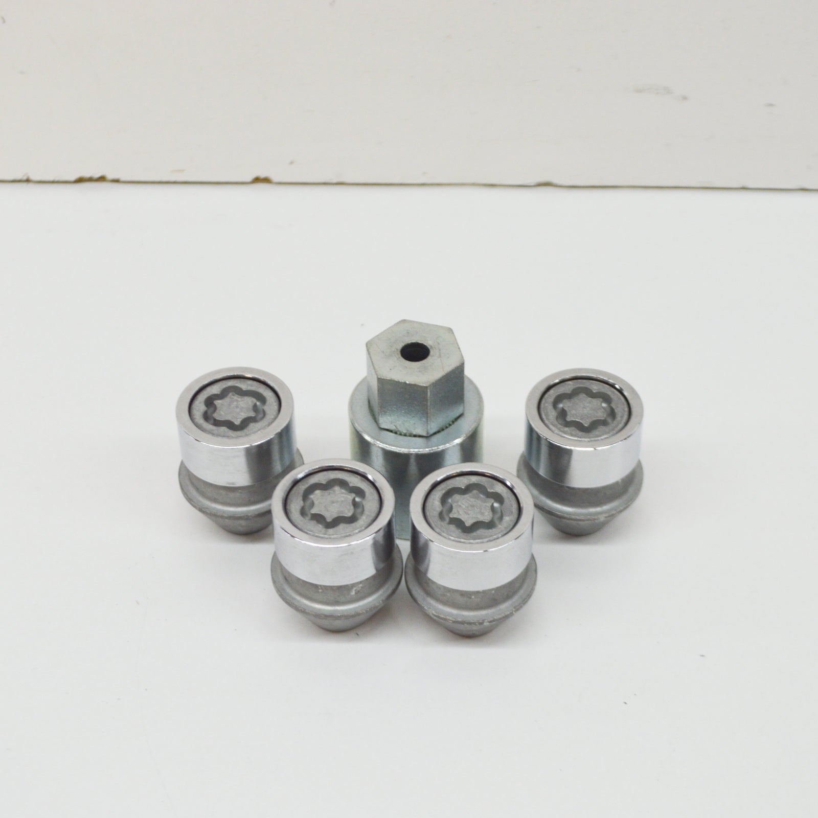 new ford mondeo mk4 wheel locking kit 1719997 6g92-1a043-bb original