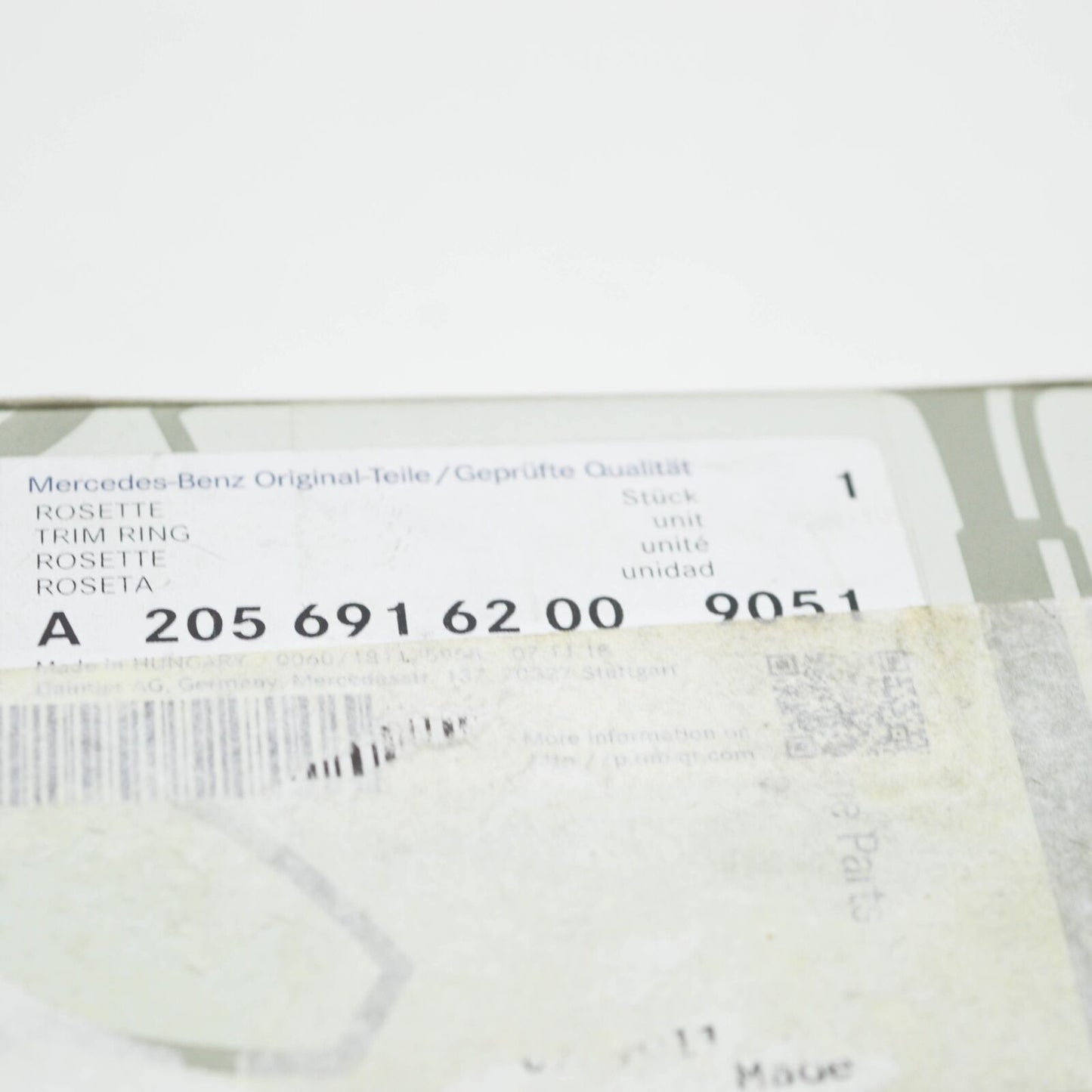 NEW MERCEDES-BENZ C W205 FRONT RIGHT TRIM RING A20569162009051 ORIGINAL