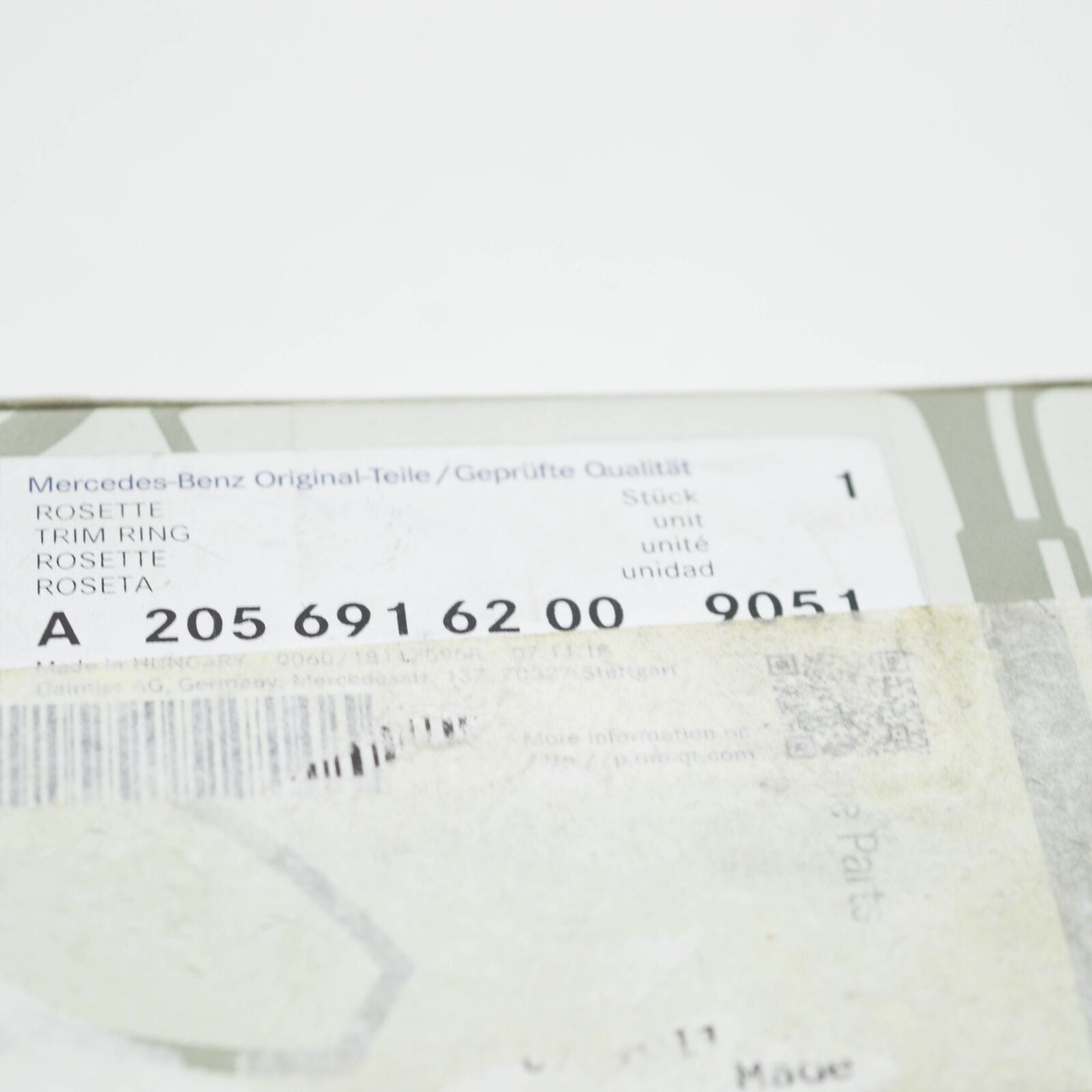 NEW MERCEDES-BENZ C W205 FRONT RIGHT TRIM RING A20569162009051 ORIGINAL