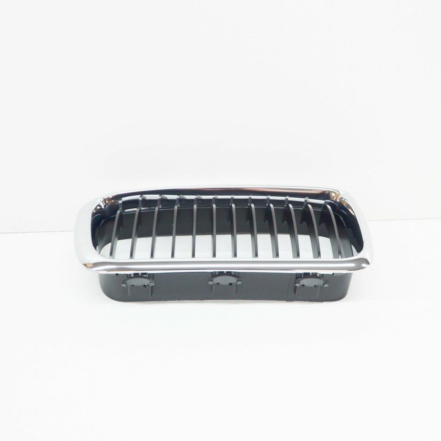NEW BMW E38 SEDAN FRONT RADIATOR KIDNEY GRILLE RIGHT 8231594 51138231594