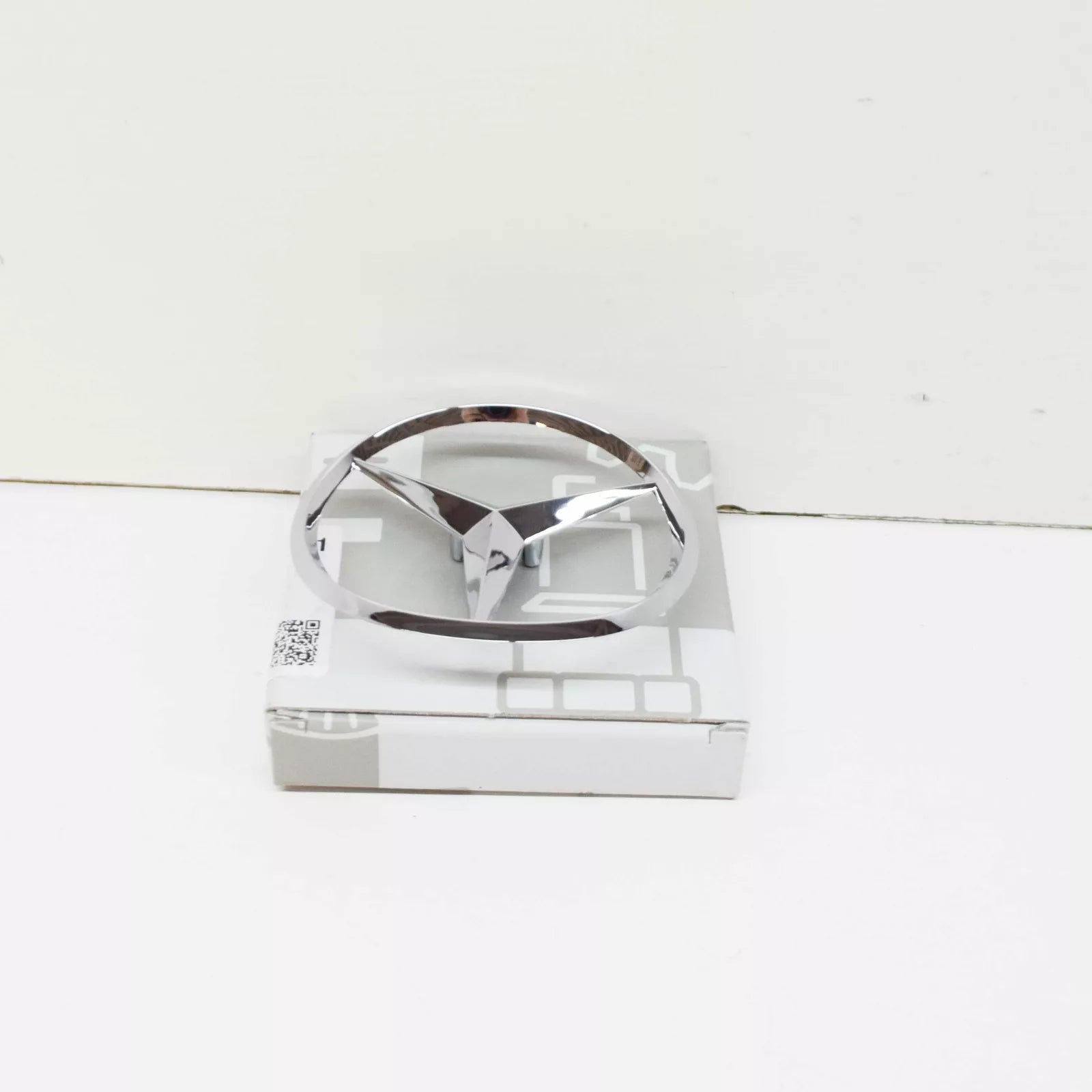 NEW MB CLS C219 REAR TRUNK BOOT LID EMBLEM BADGE A2197580058