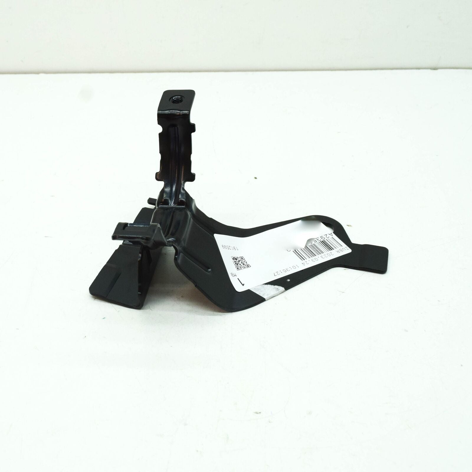 NEW MERCEDES-BENZ EQC COOLANT PUMP BRACKET A2935012000 ORIGINAL