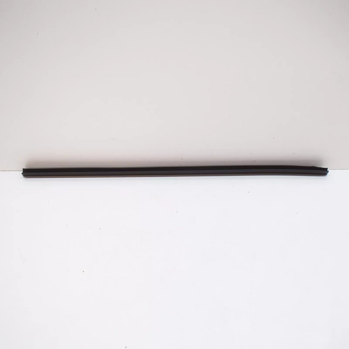 NEW BMW 7 E38 REAR RIGHT DOOR SEALING BETWEEN DOOR/ENTRANCE 51228158188 ORIGINAL