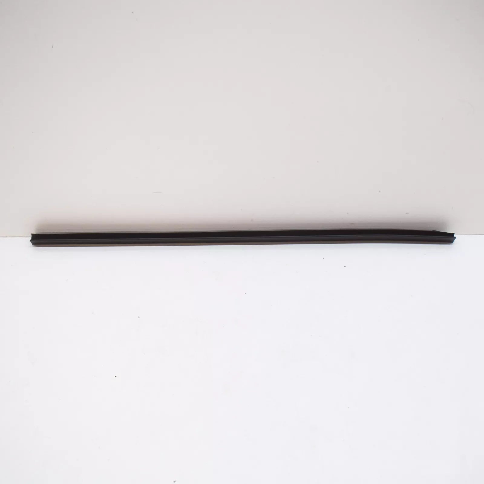 NEW BMW 7 E38 REAR RIGHT DOOR SEALING BETWEEN DOOR/ENTRANCE 51228158188 ORIGINAL