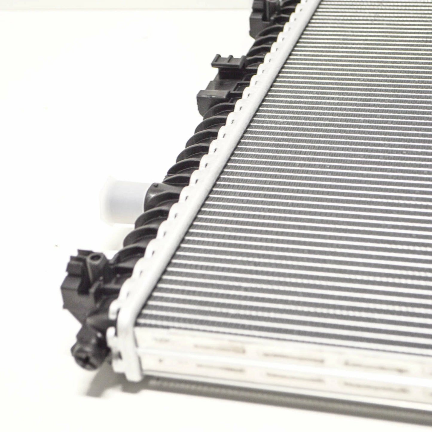 NEW AUDI Q7 4M MK2 AUXILIARY RADIATOR 4M0145804AA ORIGINAL