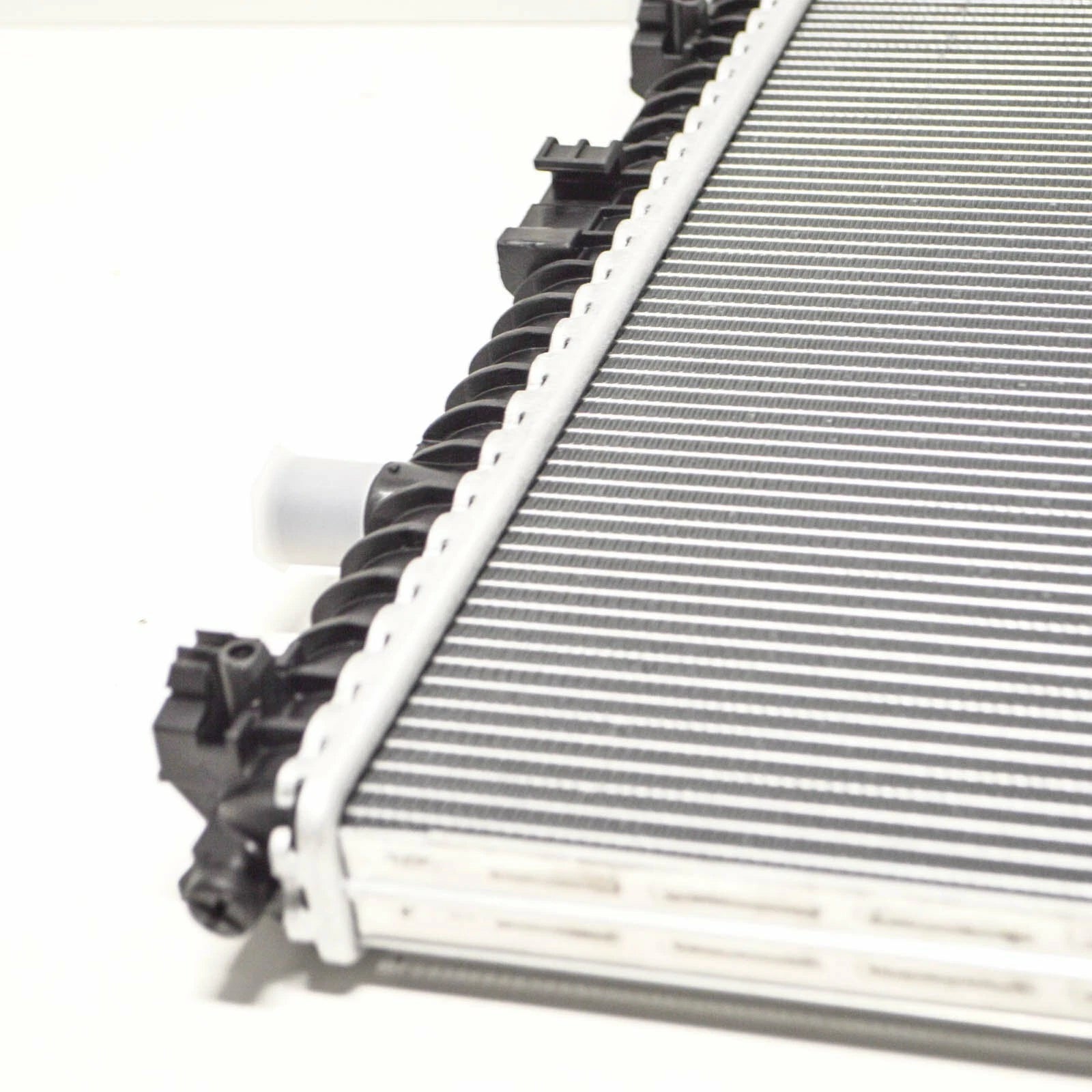 NEW AUDI Q7 4M MK2 AUXILIARY RADIATOR 4M0145804AA ORIGINAL