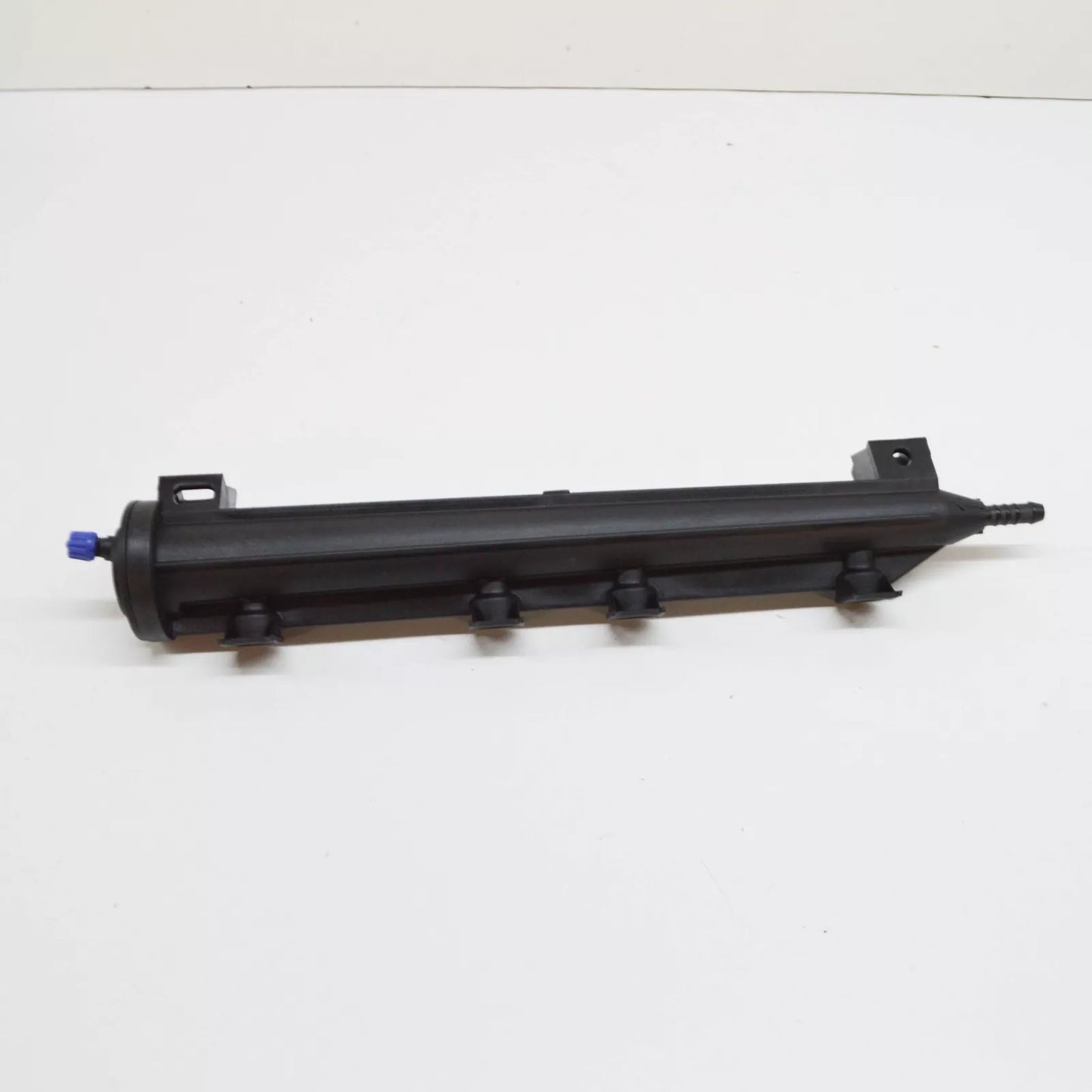 NEW VOLKSWAGEN CADDY 2K MK3 FUEL RAIL 06A133317AS ORIGINAL