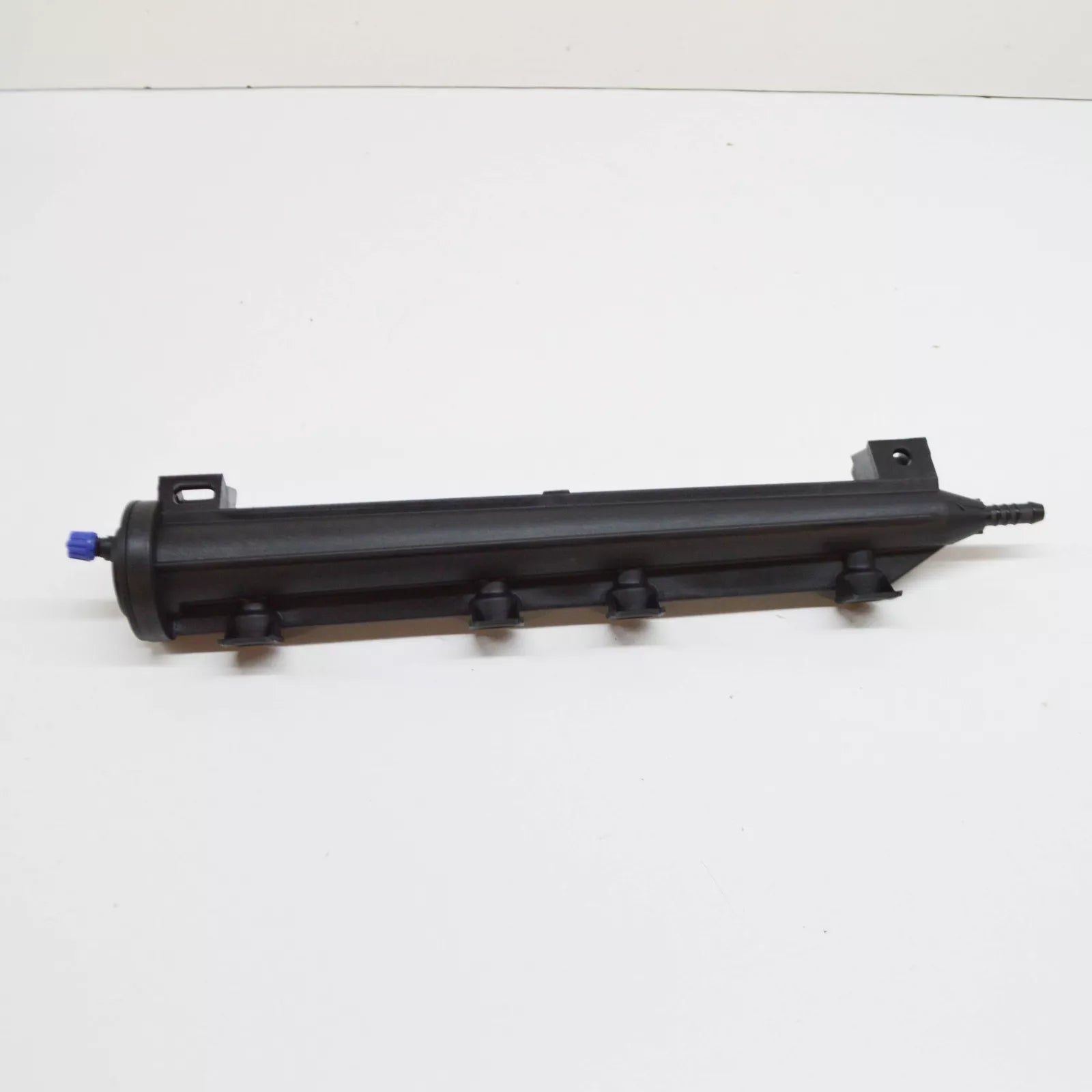 NEW VOLKSWAGEN CADDY 2K MK3 FUEL RAIL 06A133317AS ORIGINAL