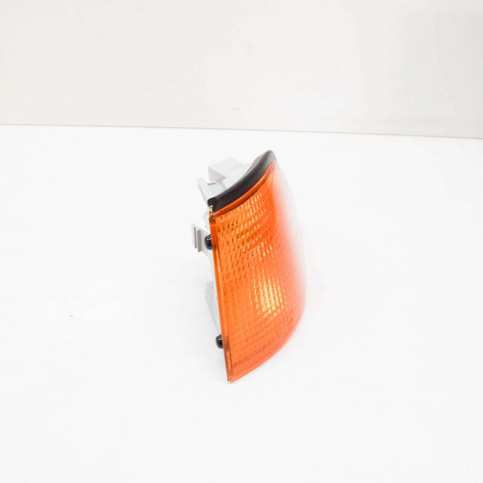 NEW BMW 3 E36 COUPE LEFT TURN INDICATOR LIGHT 63138353281 8353281 ORIGINAL