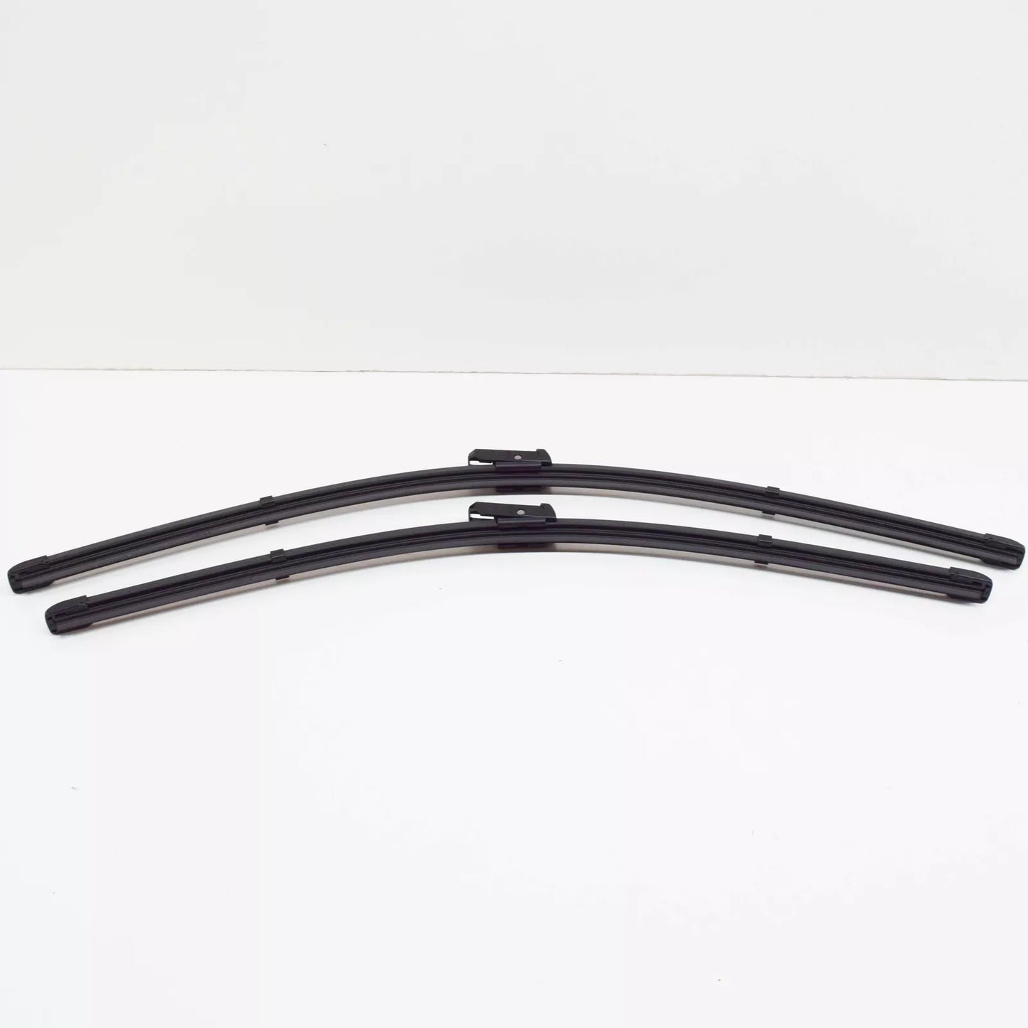 NEW AUDI Q3 8U FRONT WINDSHIELD AERODYNAMIC WIPER BLADE LHD 8U1998002