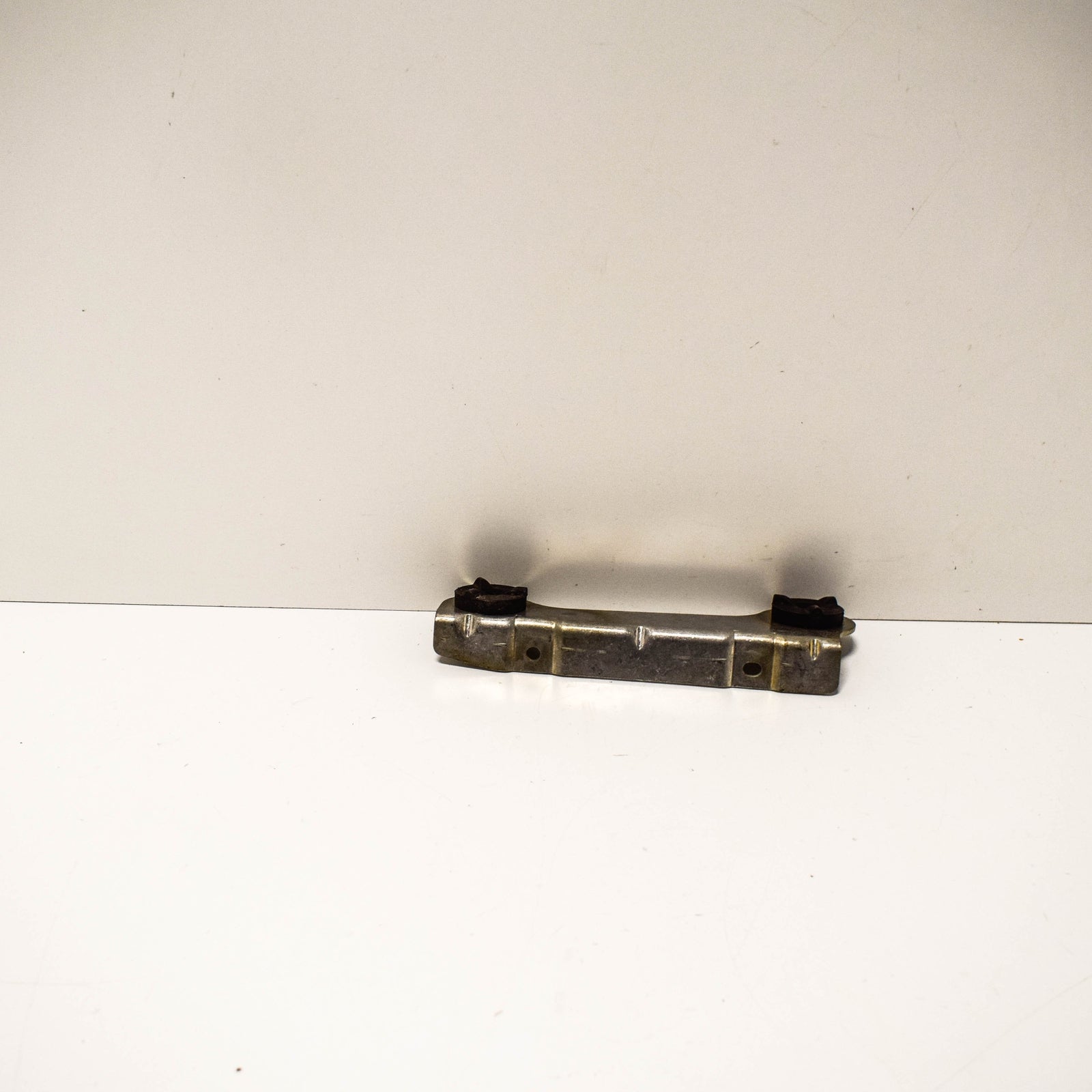 NEW MERCEDES BENZ SLS C197 AMG OIL COOLER LEFT LOWER BRACKET A1975003331