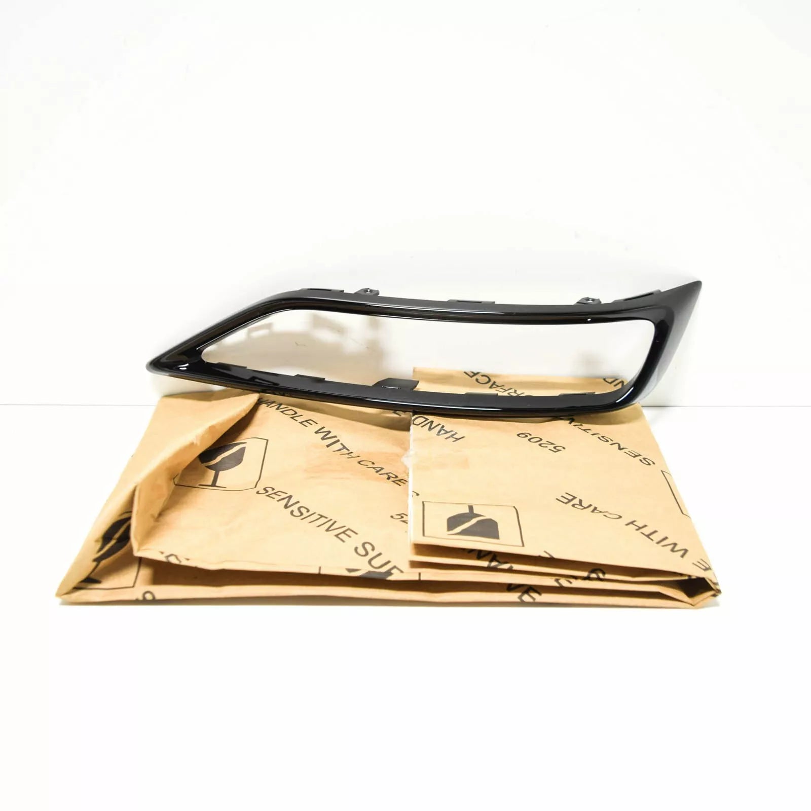 NEW AUDI A8 4N D5 REAR BUMPER LEFT SIDE TRIM 4N0807833CT94