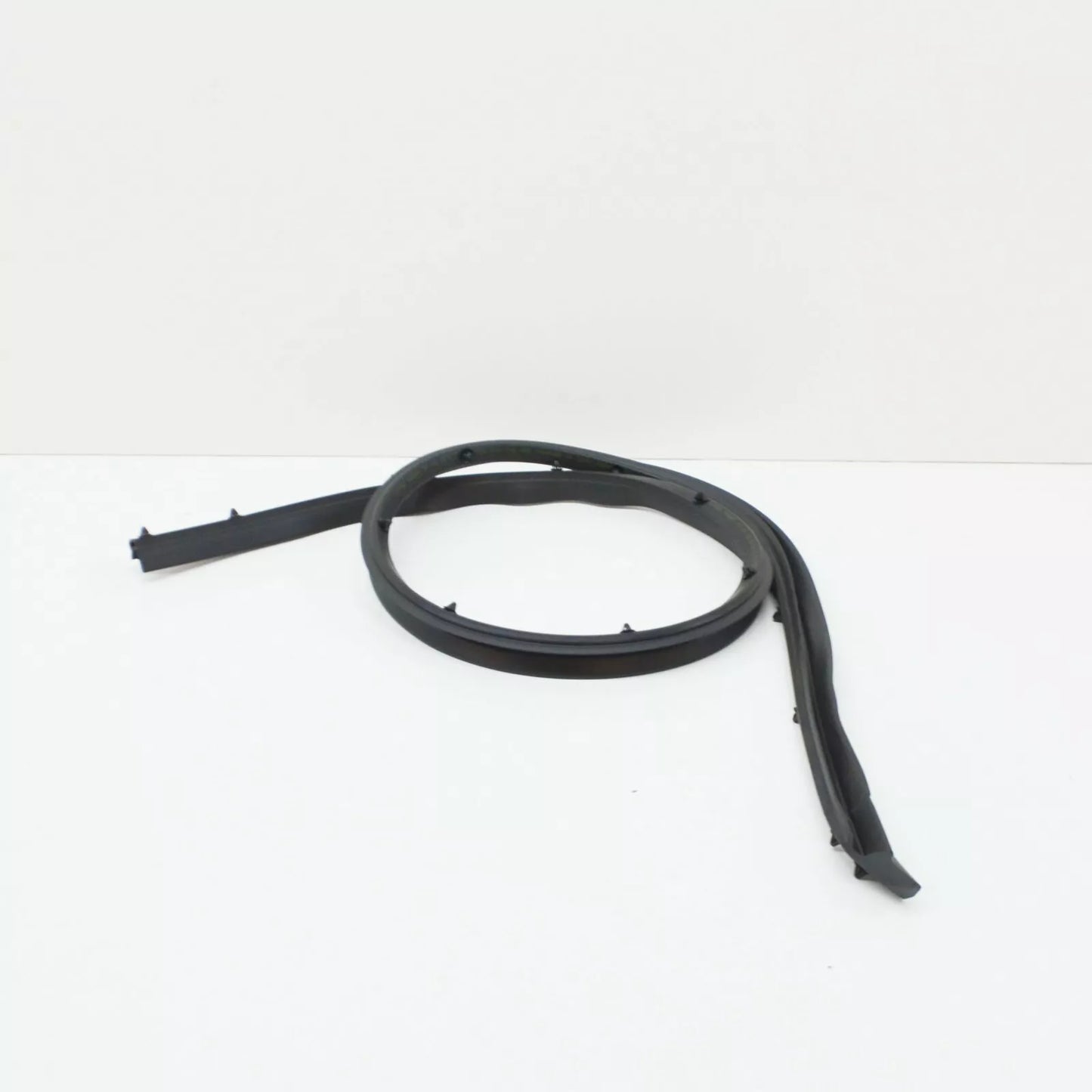 NEW VOLKSWAGEN GOLF MK6 REAR OUTER DOOR SEAL - RIGHT 5K6839700B