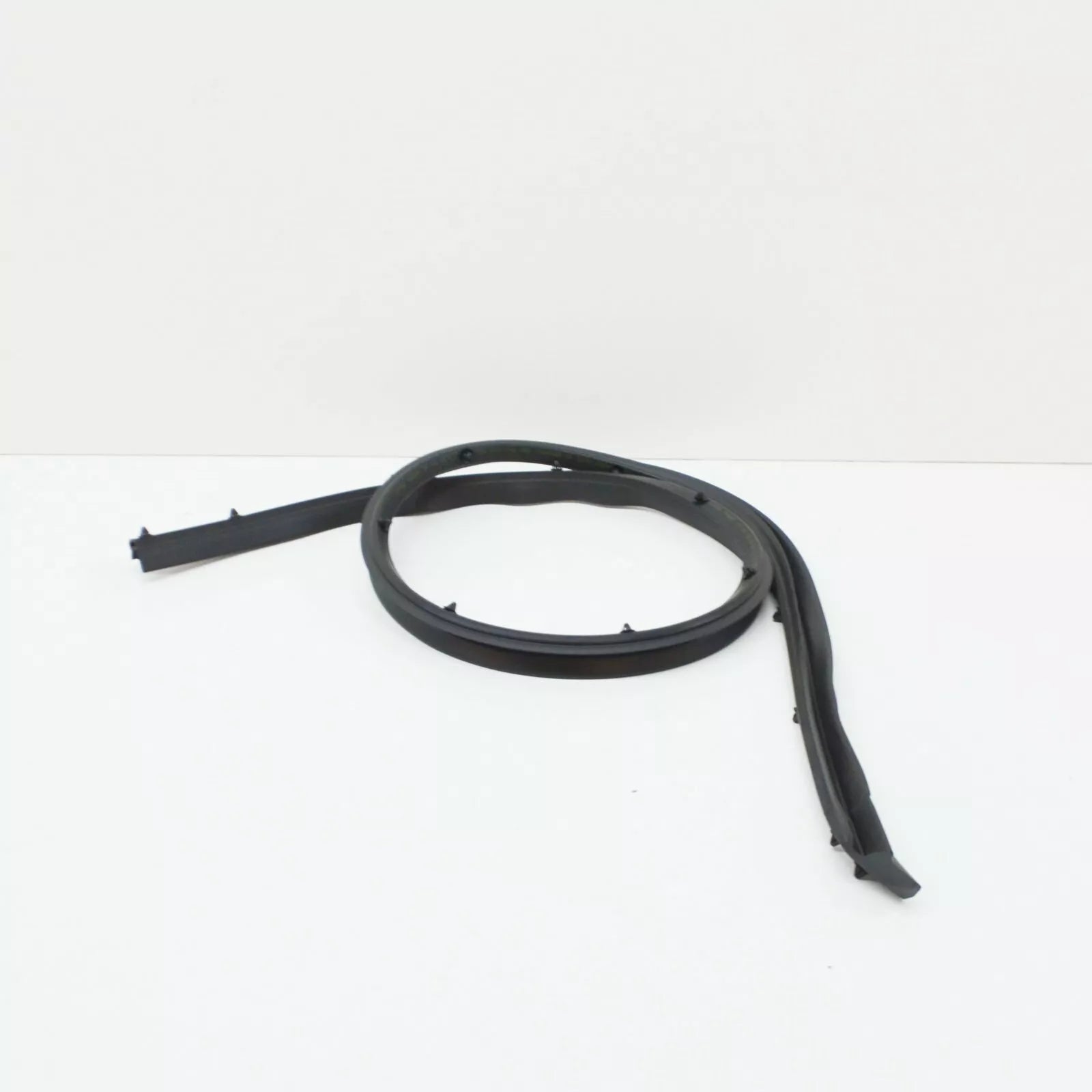 NEW VOLKSWAGEN GOLF MK6 REAR OUTER DOOR SEAL - RIGHT 5K6839700B