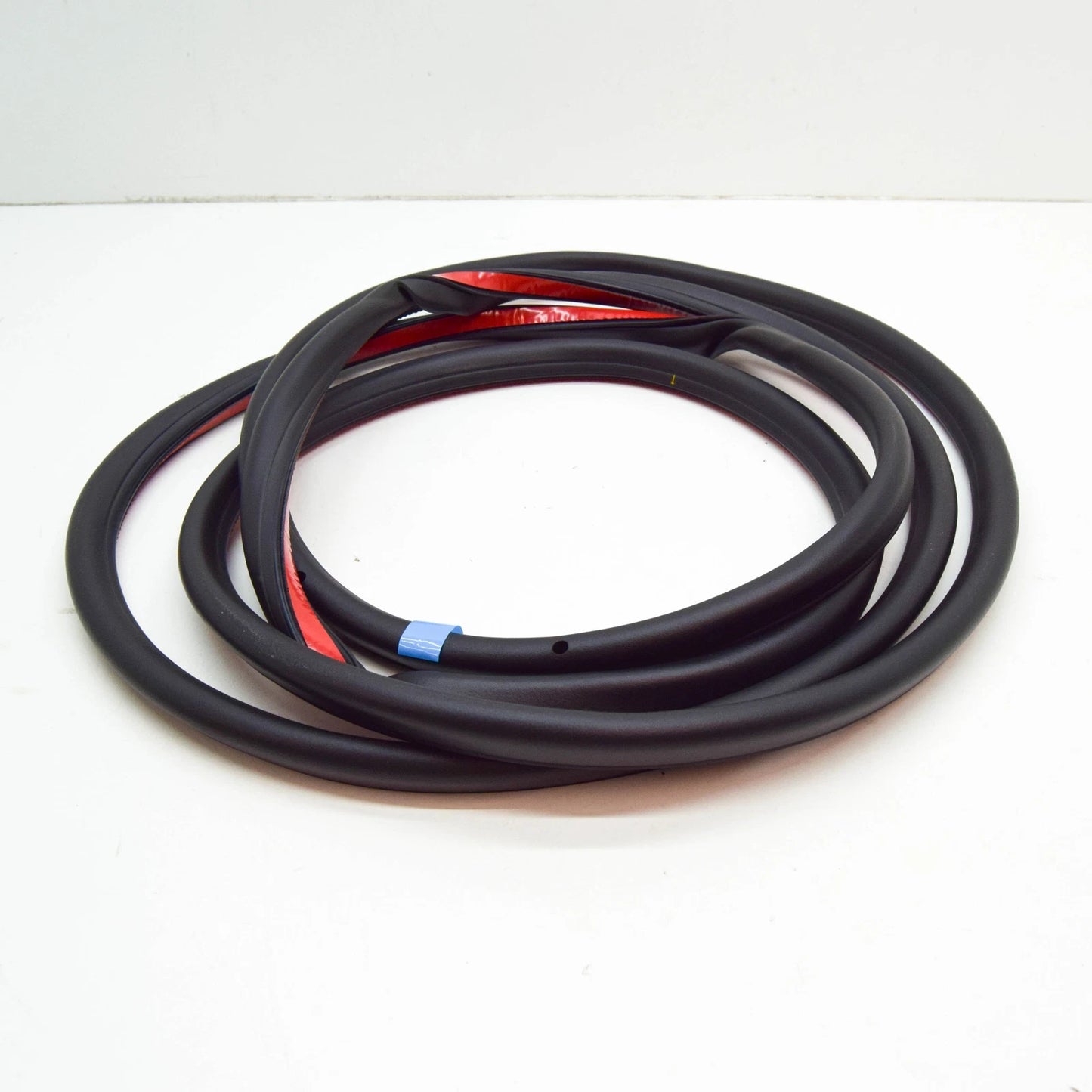 NEW VW TOUAREG CR REAR LEFT OUTER DOOR SEAL 7608397015AP ORIGINAL