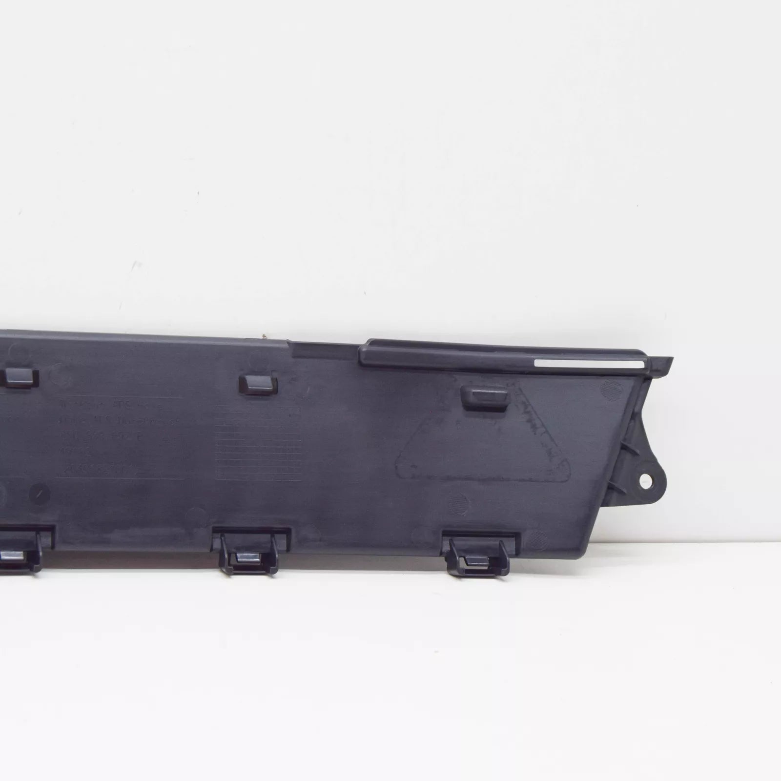 NEW AUDI TT FV CENTER RADIATOR GRILLE STRIKER PLATE 8S0853692B ORIGINAL