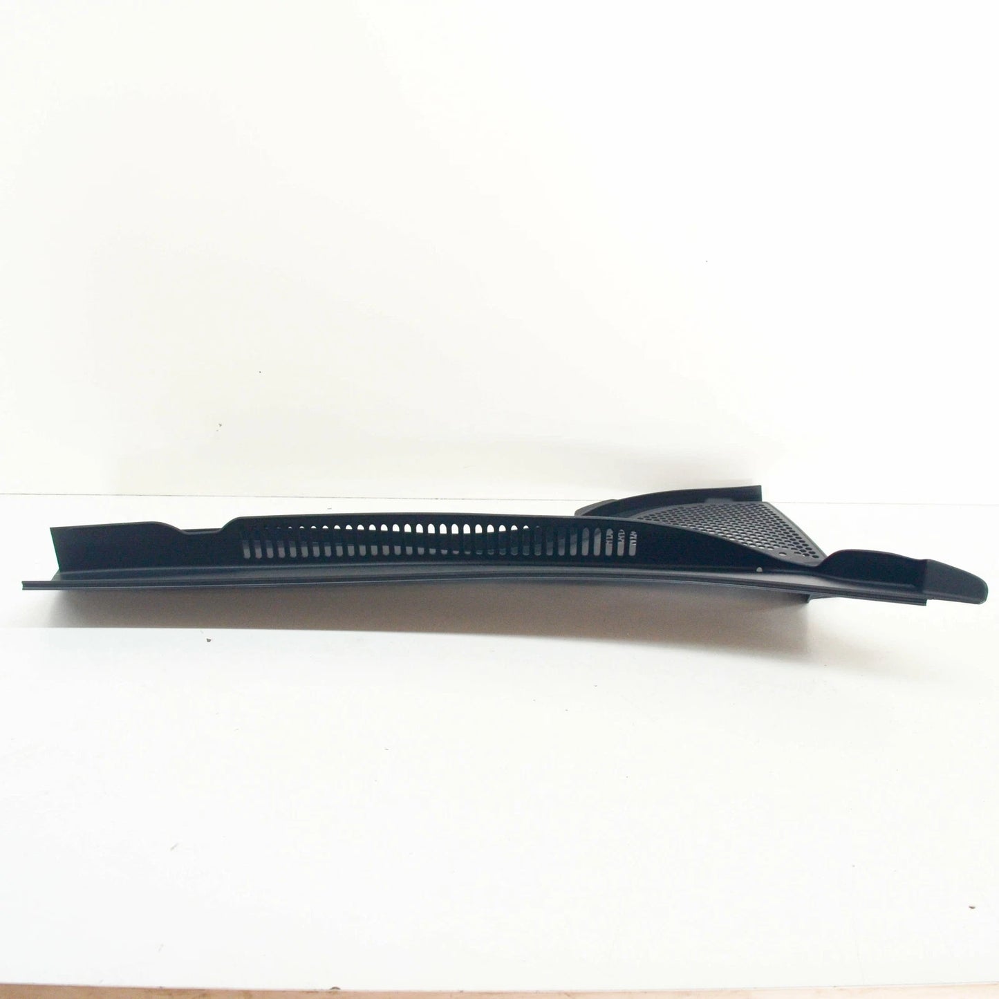 NEW VW PASSAT CC 357 FRONT RIGHT WATER DEFLECTOR LHD 3C88194049B9