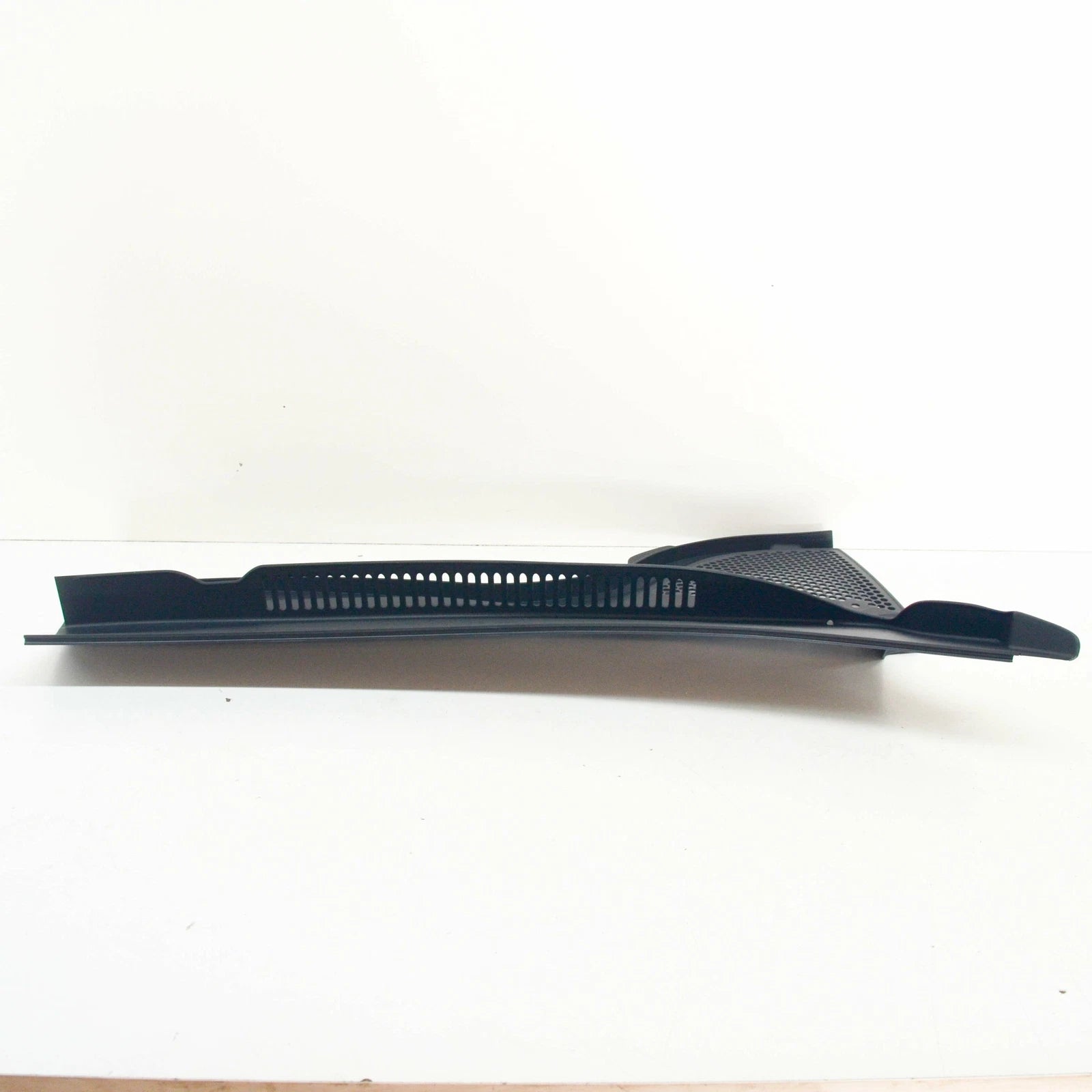 NEW VW PASSAT CC 357 FRONT RIGHT WATER DEFLECTOR LHD 3C88194049B9