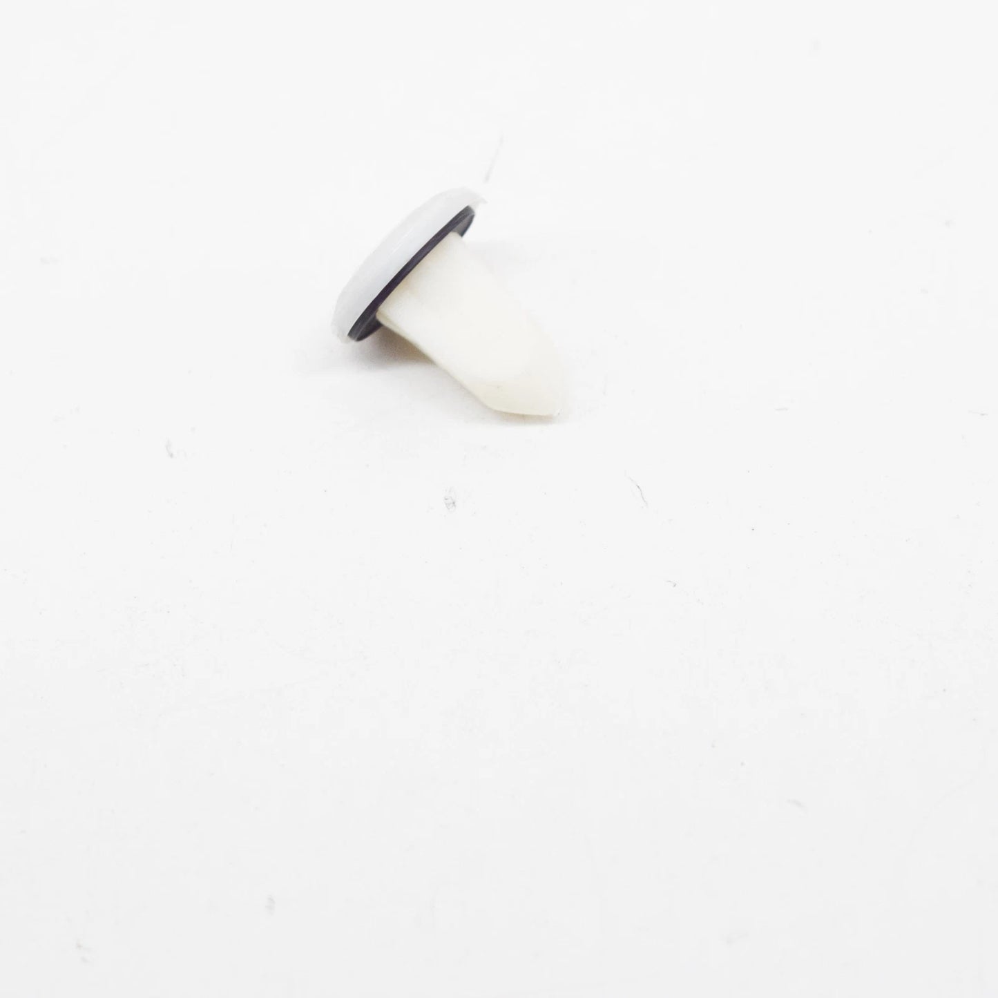 NEW AUDI A3 8V REAR LICENCE PLATE CLIP 8T0827310A ORIGINAL