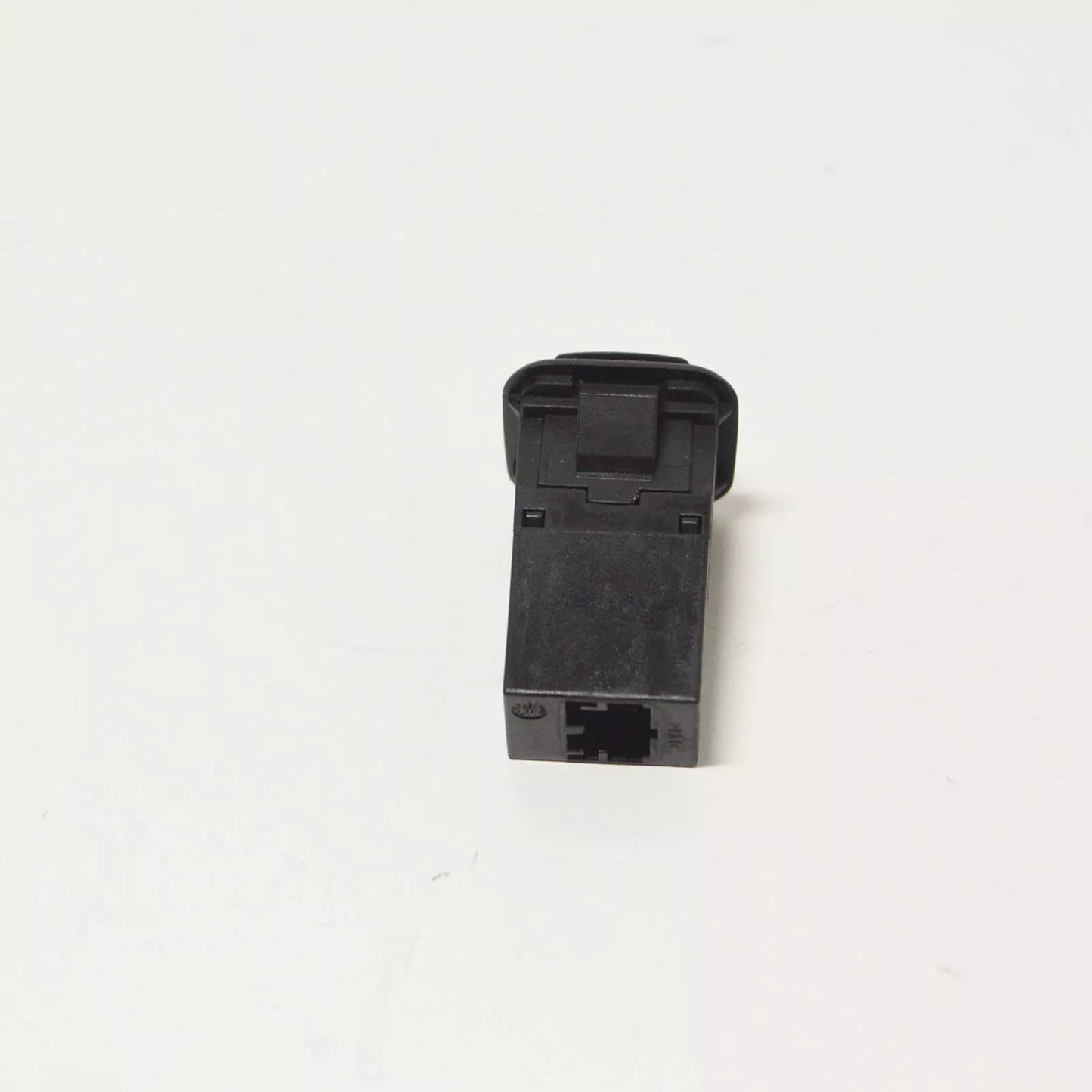 NEW AUDI Q3 A1 A3 A4 A5 A6 R8 Q5 AUX IN SOCKET 8J0035475 ORIGINAL