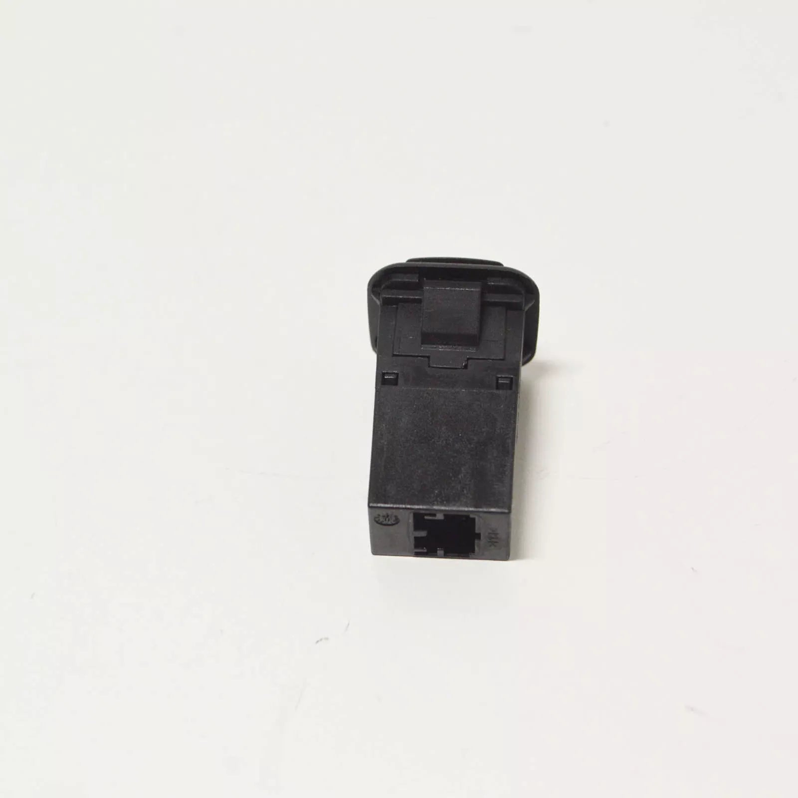 NEW AUDI Q3 A1 A3 A4 A5 A6 R8 Q5 AUX IN SOCKET 8J0035475 ORIGINAL