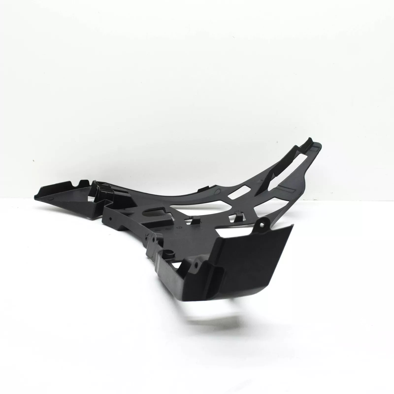 NEW MERCEDES-BENZ S W222 FRONT LEFT BUMPER BRACKET A2228858900 ORIGINAL