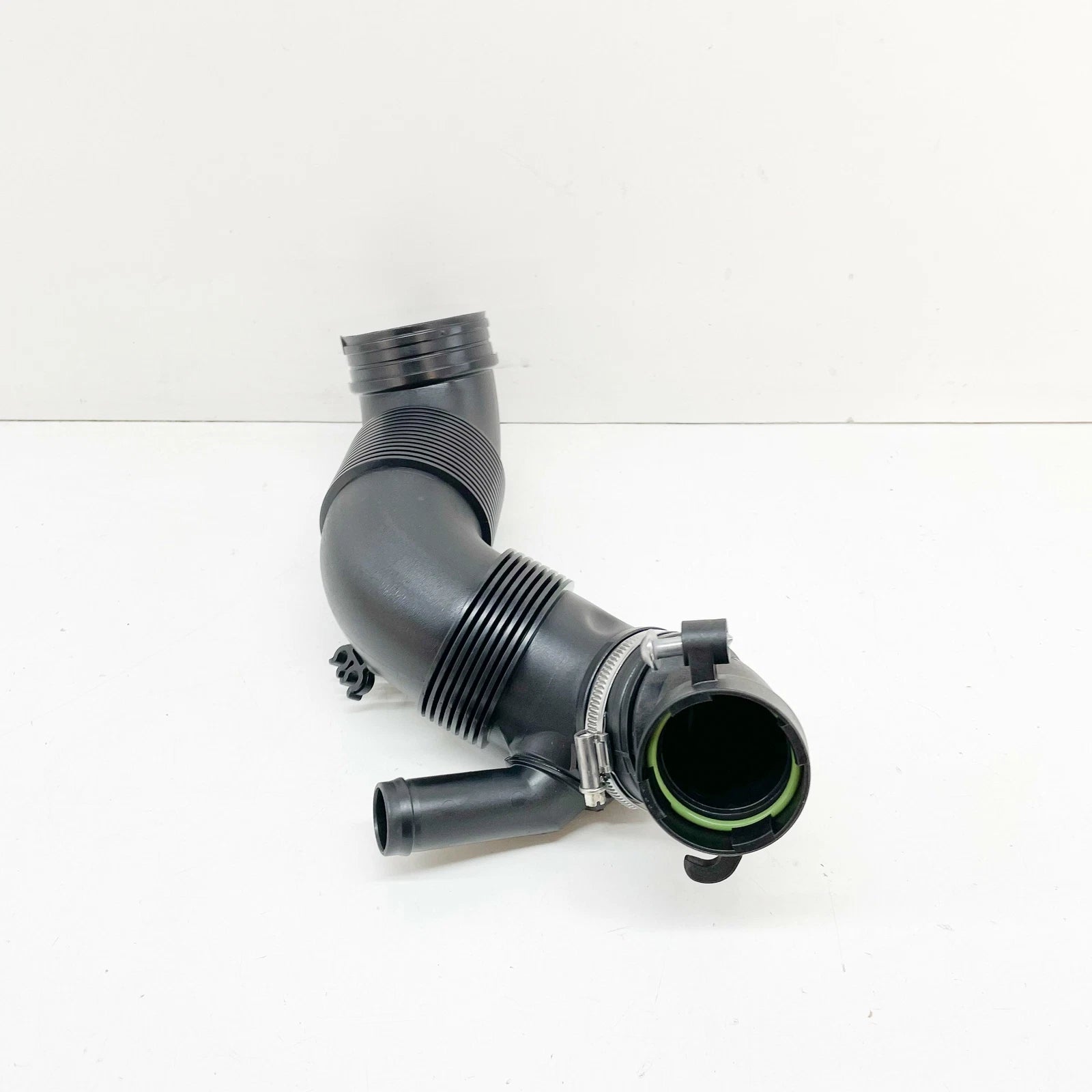 NEW AUDI A3 8P AIR INTAKE HOSE TUBE 3C0129654M ORIGINAL