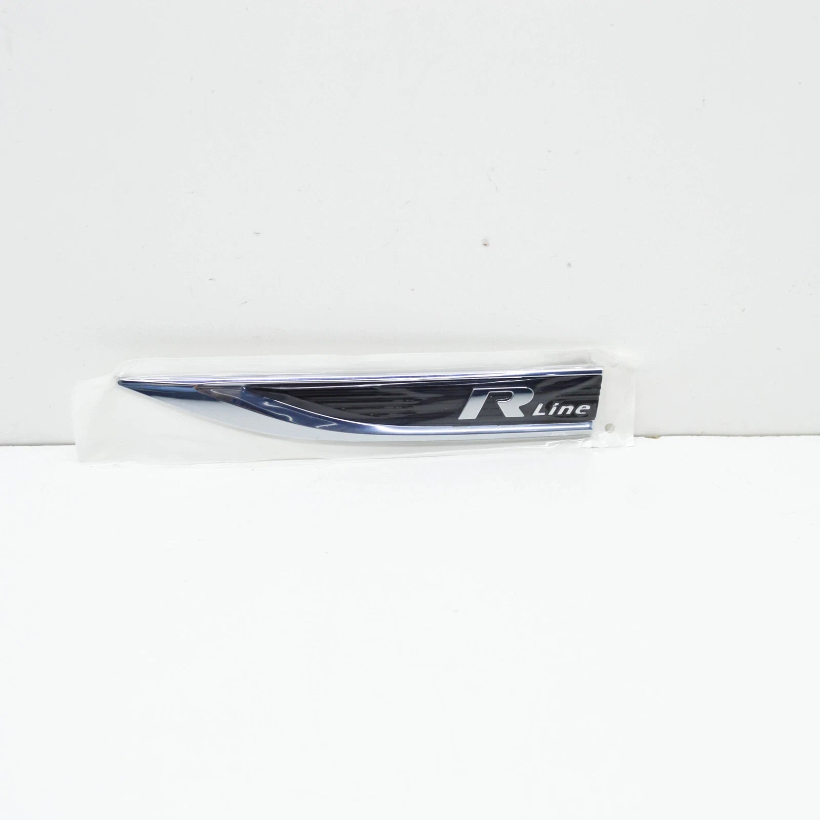 NEW VW JETTA MK7 A7 FRONT WING LEFT MANUFACTURER BADGE 17A853688FDPJ