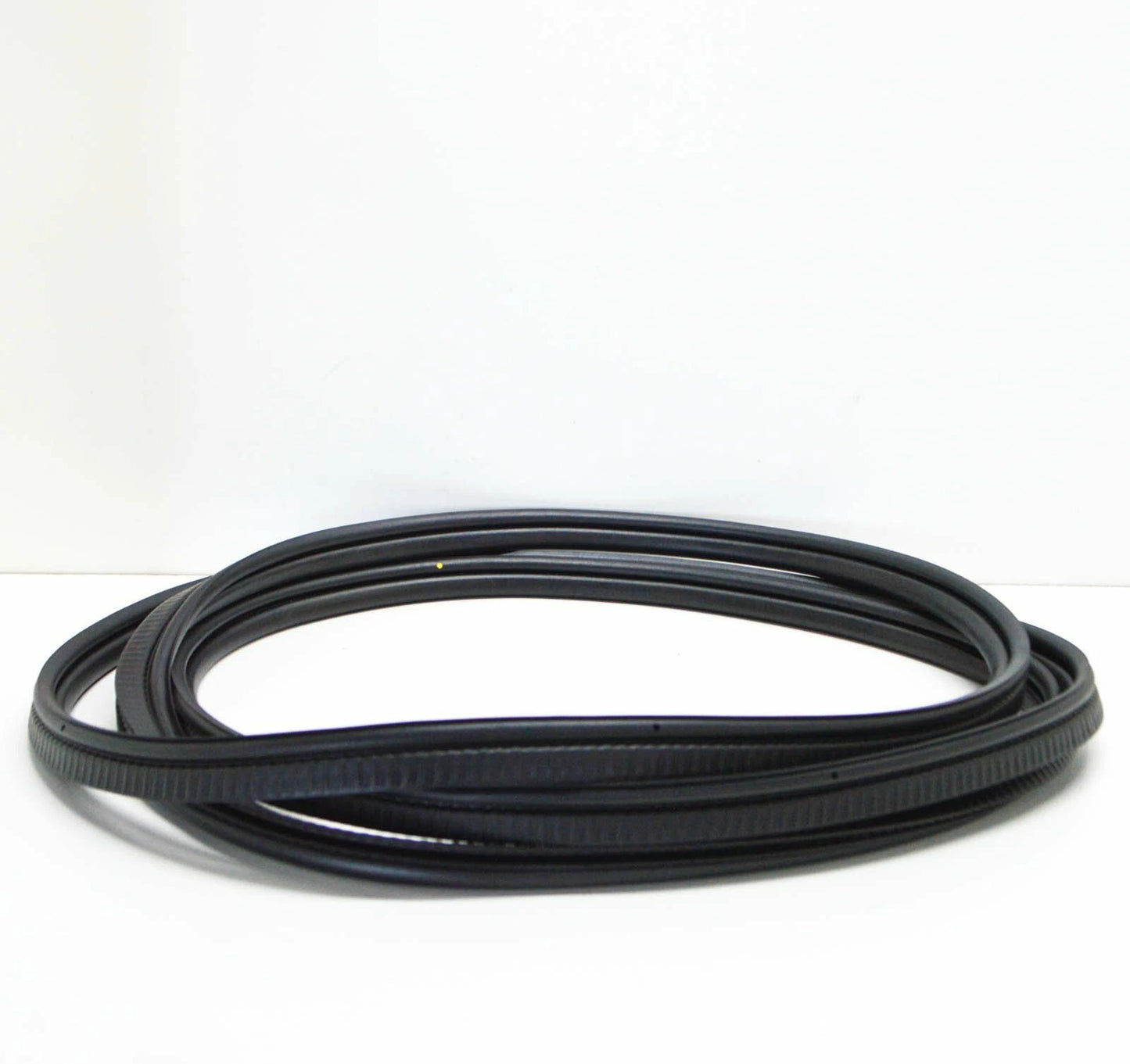 NEW MERCEDES-BENZ TAILGATE REAR DOOR SEAL A6397410580