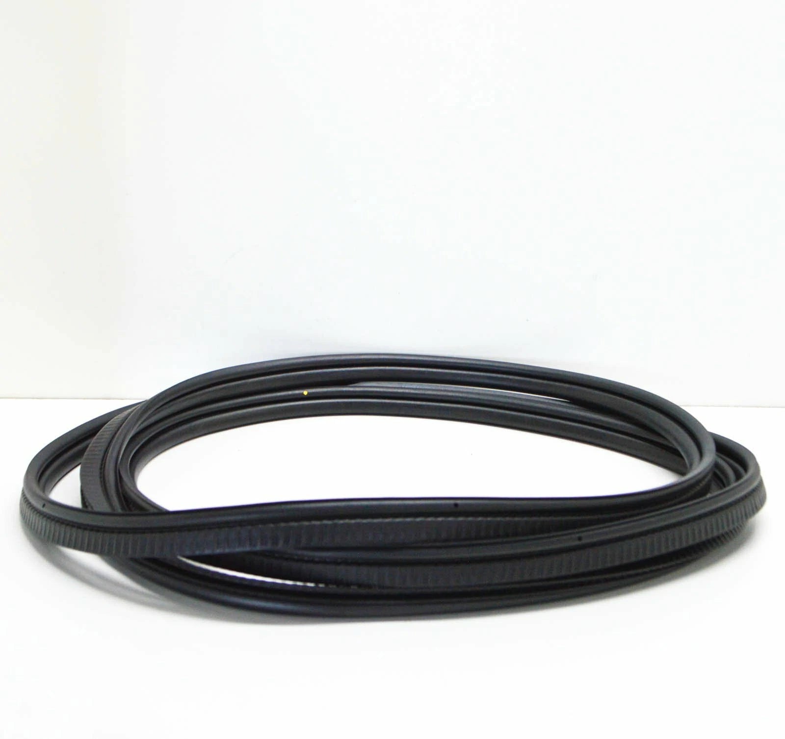 NEW MERCEDES-BENZ TAILGATE REAR DOOR SEAL A6397410580