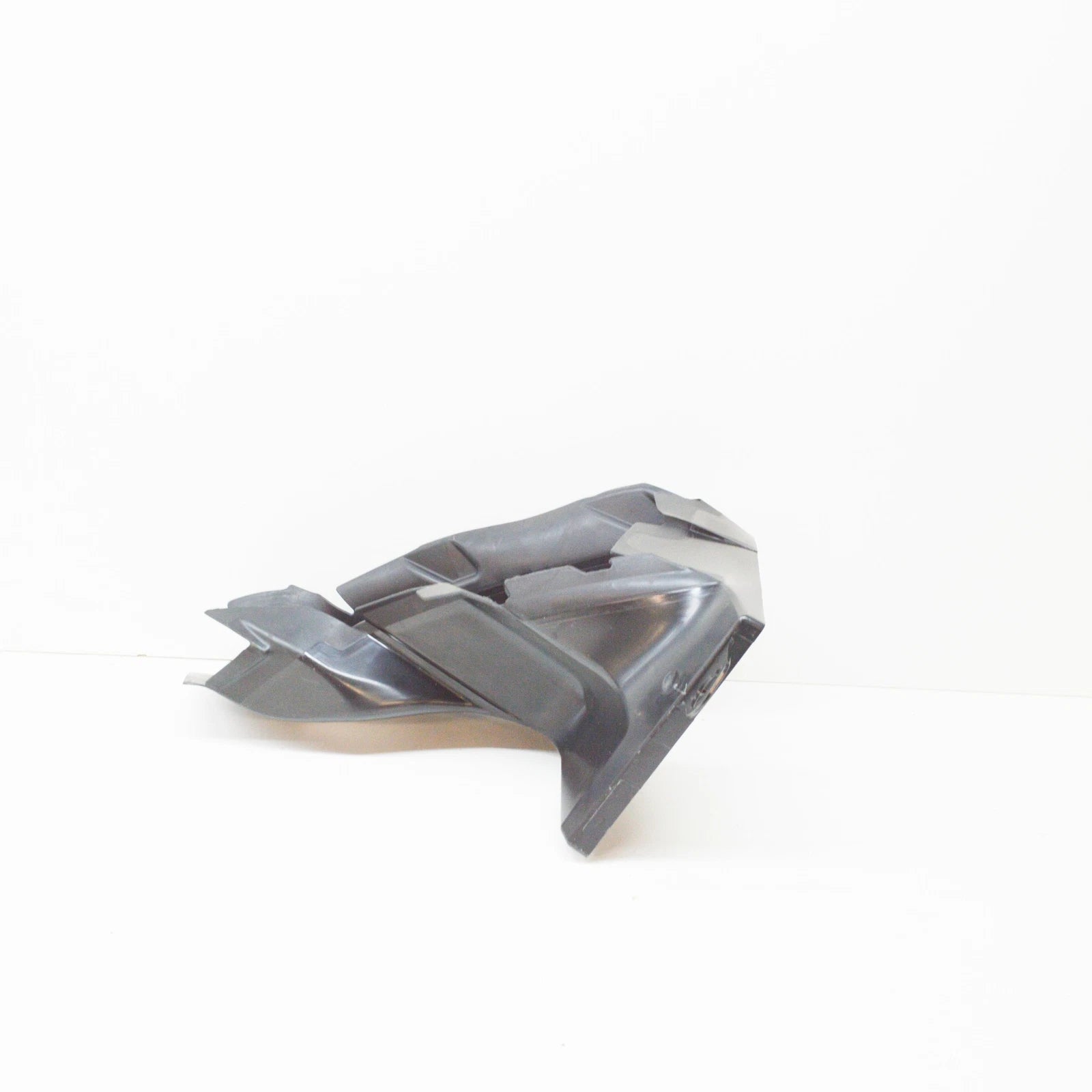 NEW AUDI A3 8V S3 RIGHT SIDE COOLANT AIR DUCT 8V0121674B