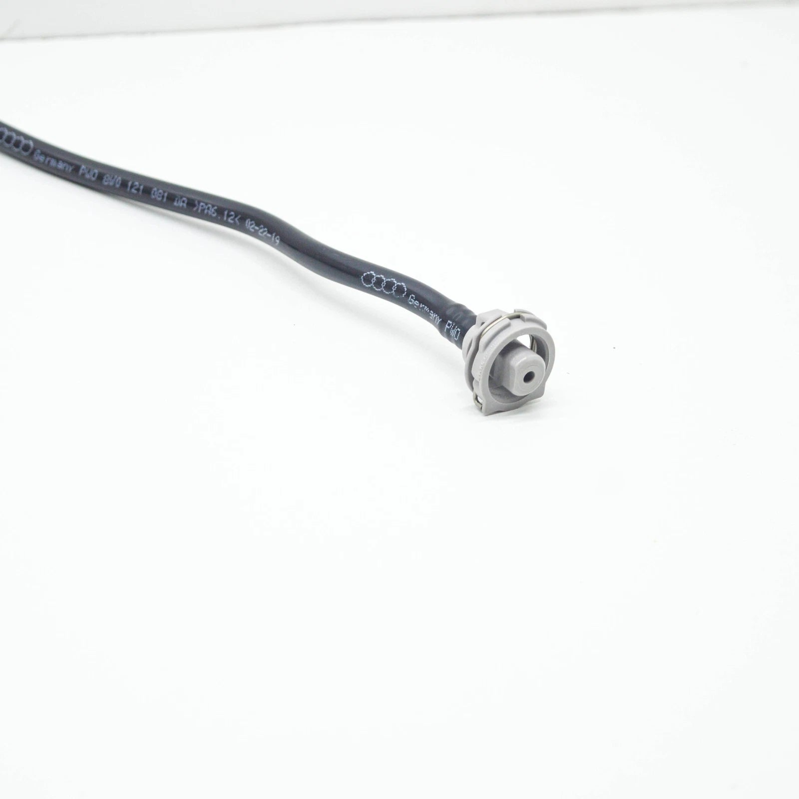 NEW AUDI A4 AVANT B9 ENGINE OWERFLOW COOLANT BREATHER LINE 8W0121081DA ORIGINAL