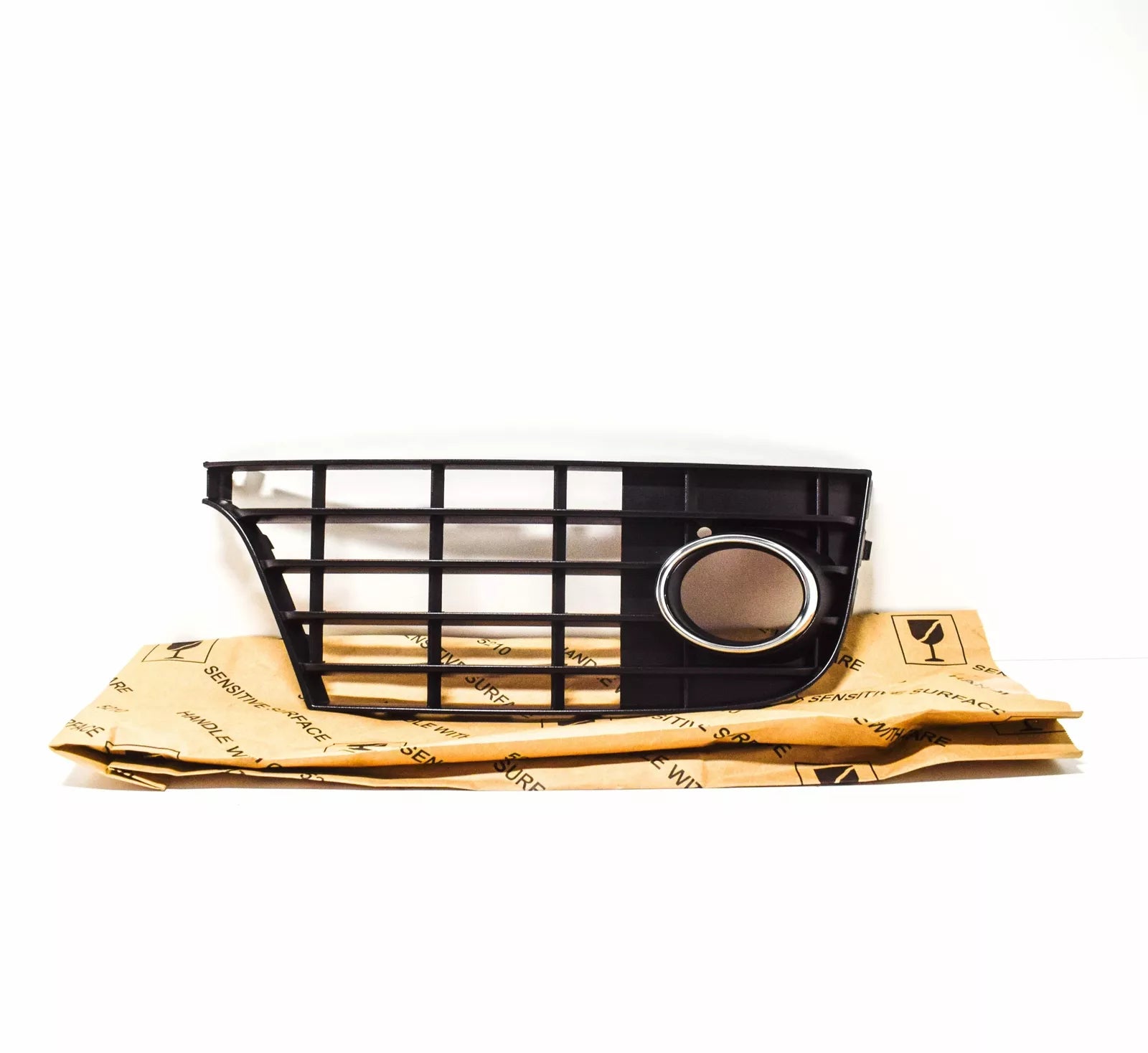 NEW AUDI TT 8J RIGHT FOG LIGHT GRILLE 8J0807682F01C