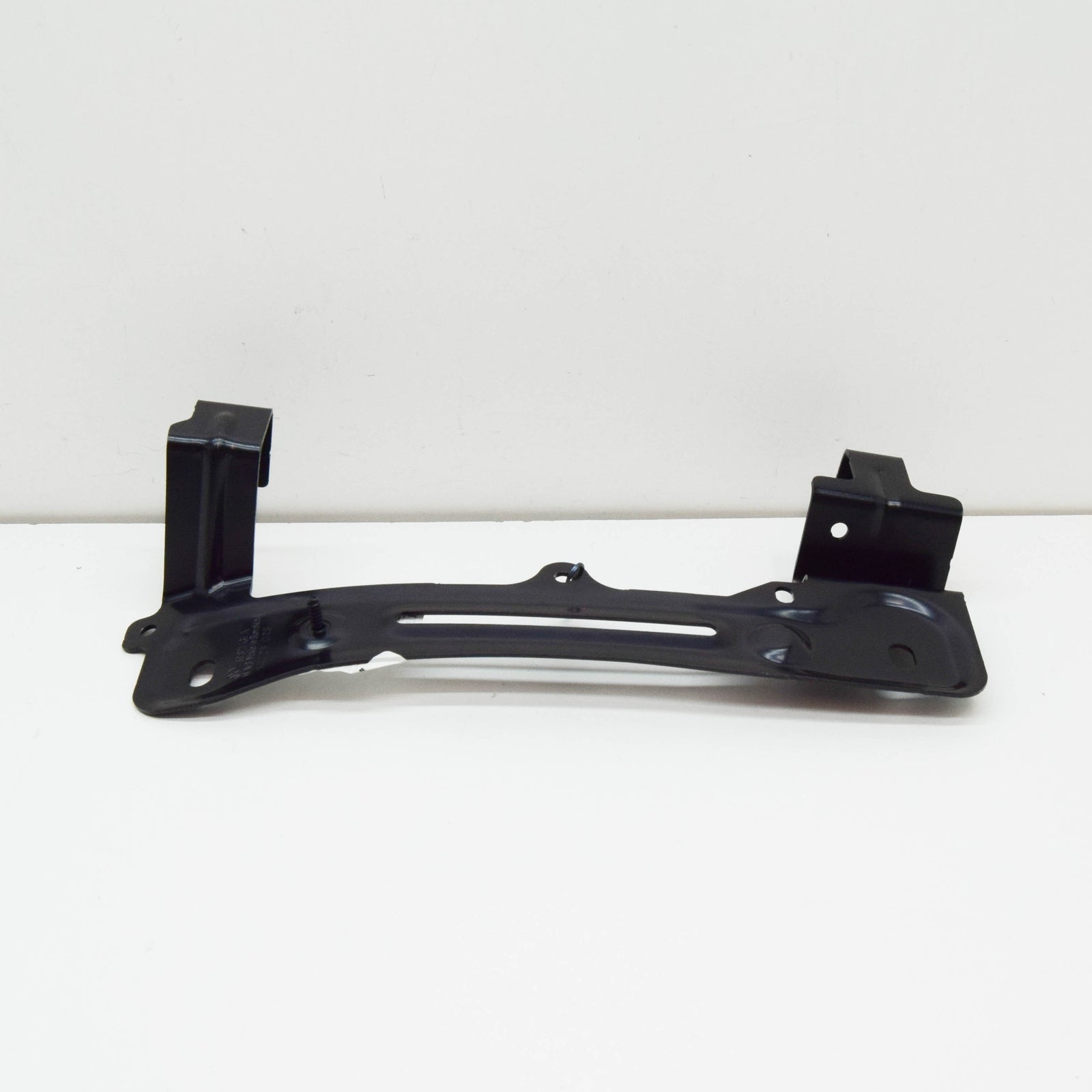 NEW VW TOUAREG CR LEFT FENDER BRACKET 760821431A ORIGINAL