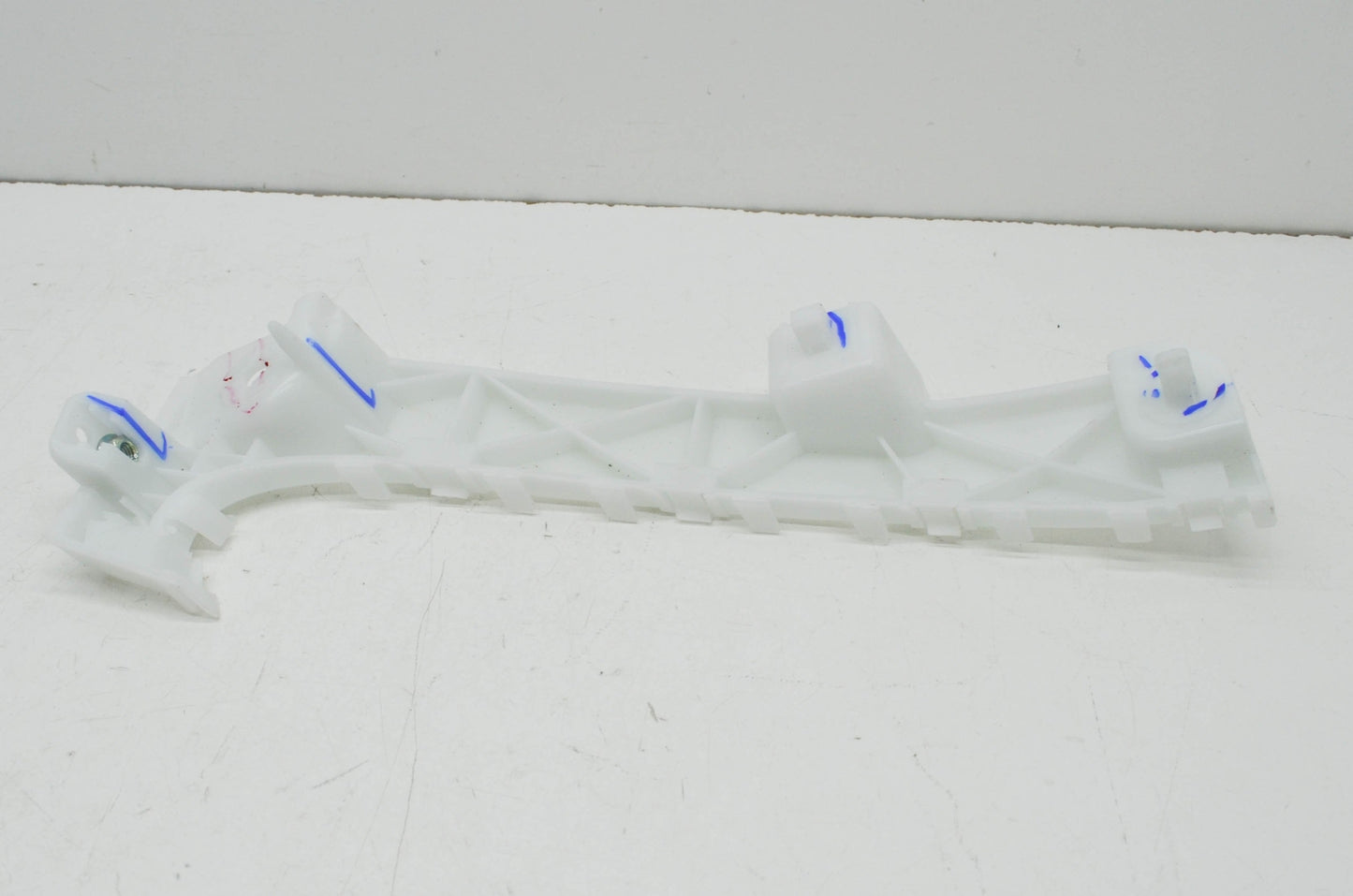 new ford ranger t6 mk3 front left bumper to wing bracket mount 1745269 original