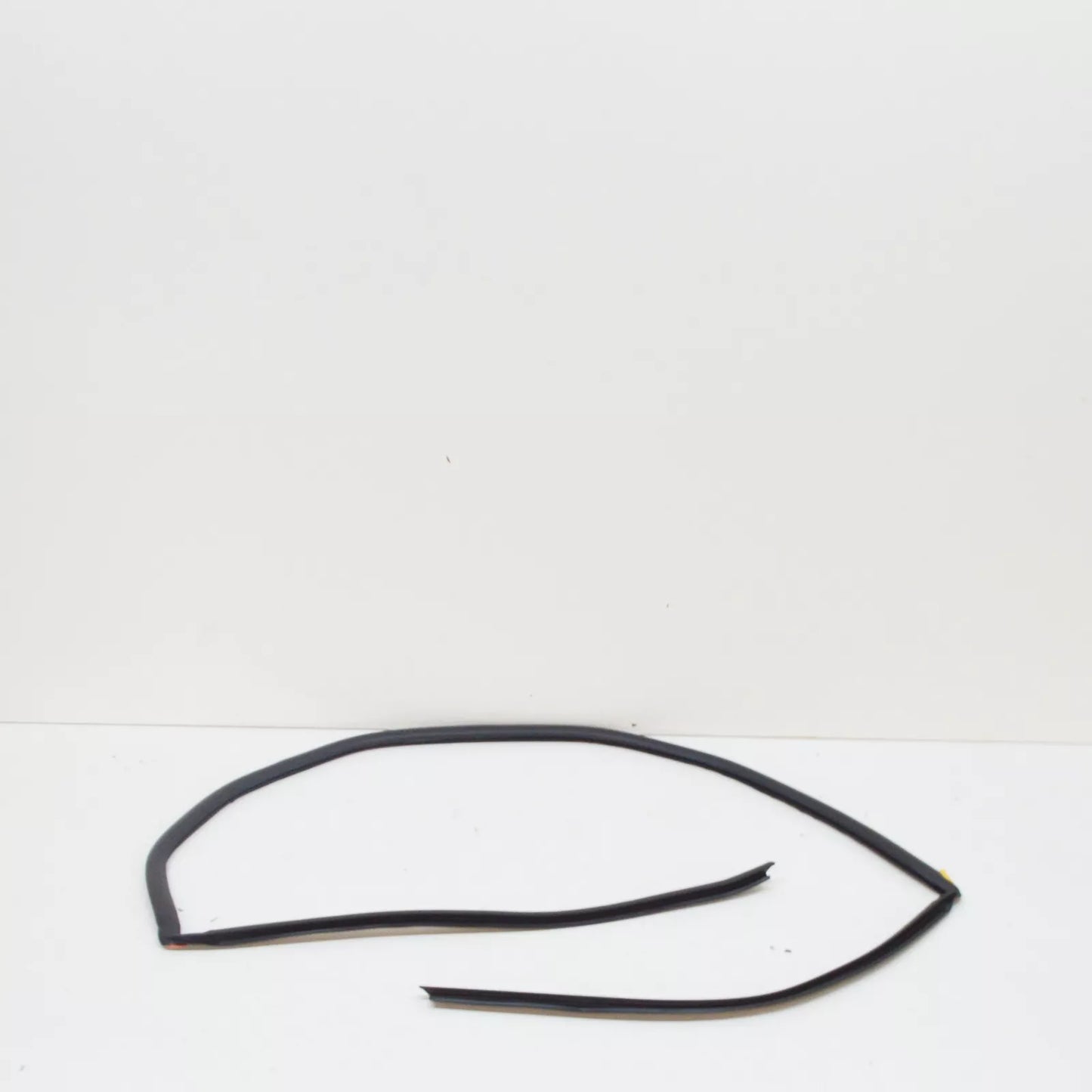 NEW BMW Z4 COUPE E86 FRONT WINDSHIELD MOULDING TRIM 51317210011 7210011 ORIGINAL