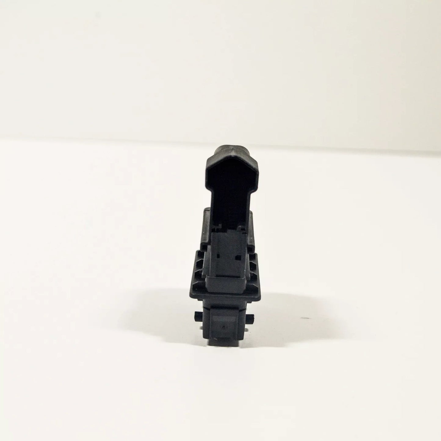 NEW AUDI A1 8X FLAT CONTACT HOUSING WITH LOCKING MECHANISM 8K0972701 ORIGINAL