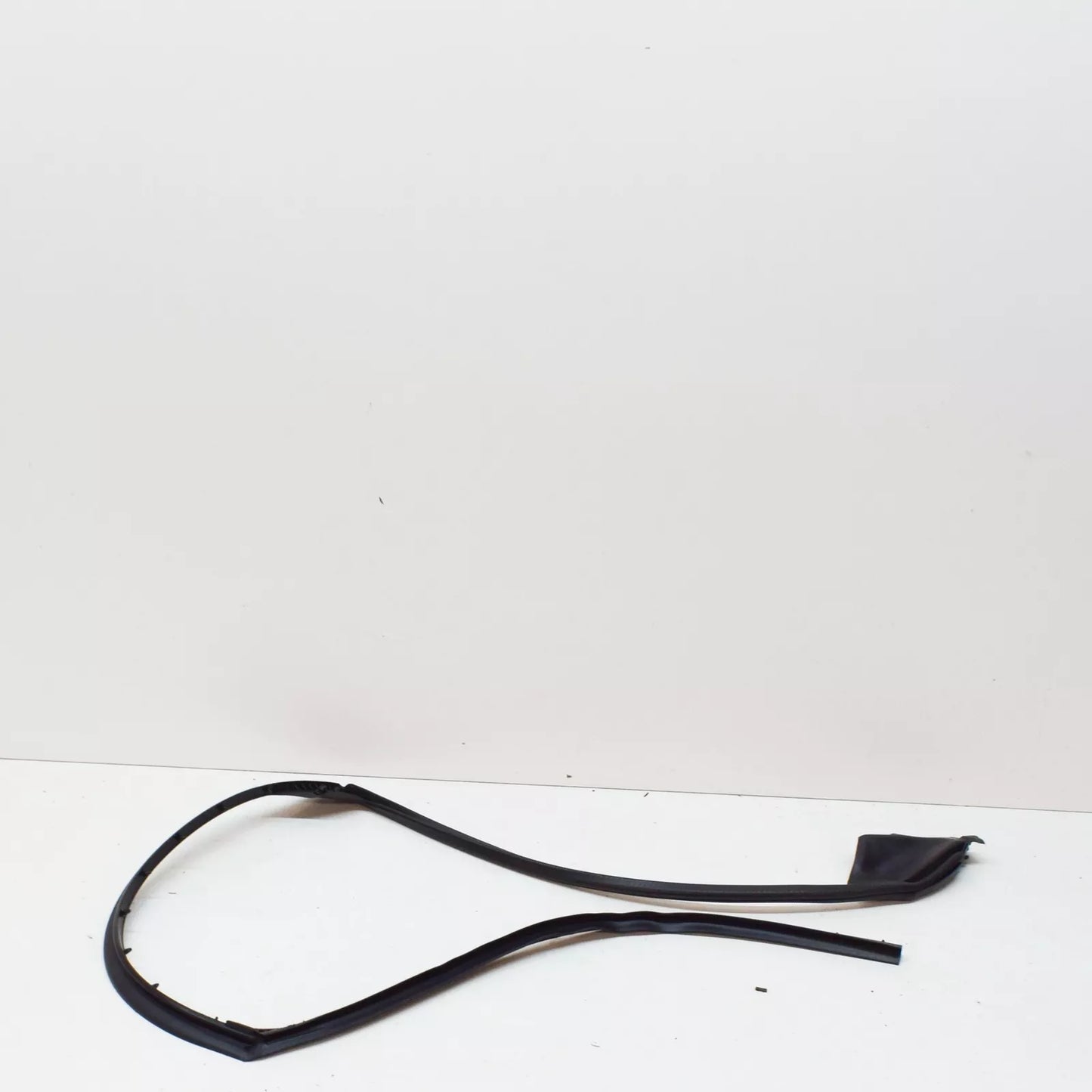 NEW AUDI A8 D4 REAR LEFT DOOR OUTER SEAL 4H0839717C