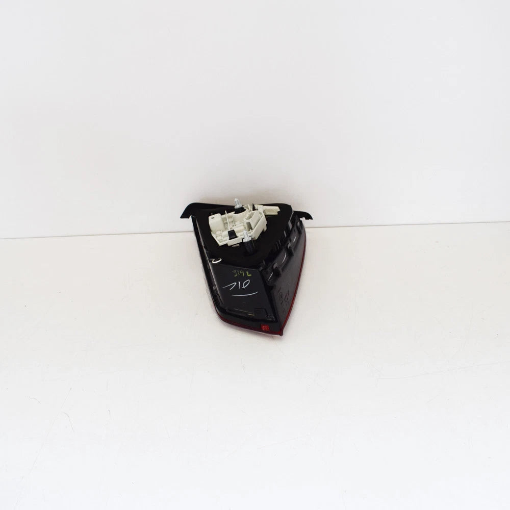 NEW VOLKSWAGEN JETTA MK6 REAR LEFT TAILLIGHT 5C6945093L
