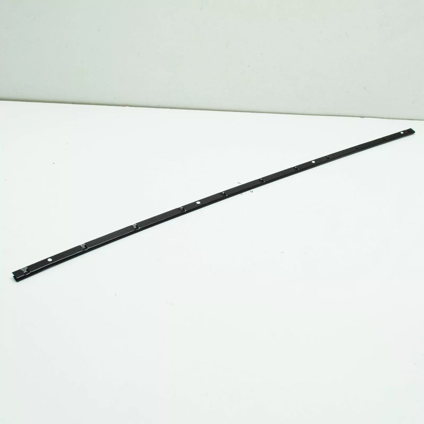 NEW VOLKSWAGEN TIGUAN AD MK2 RIGHT WINDSHIELD RETAINING STRIP 5NA854542 ORIGINAL